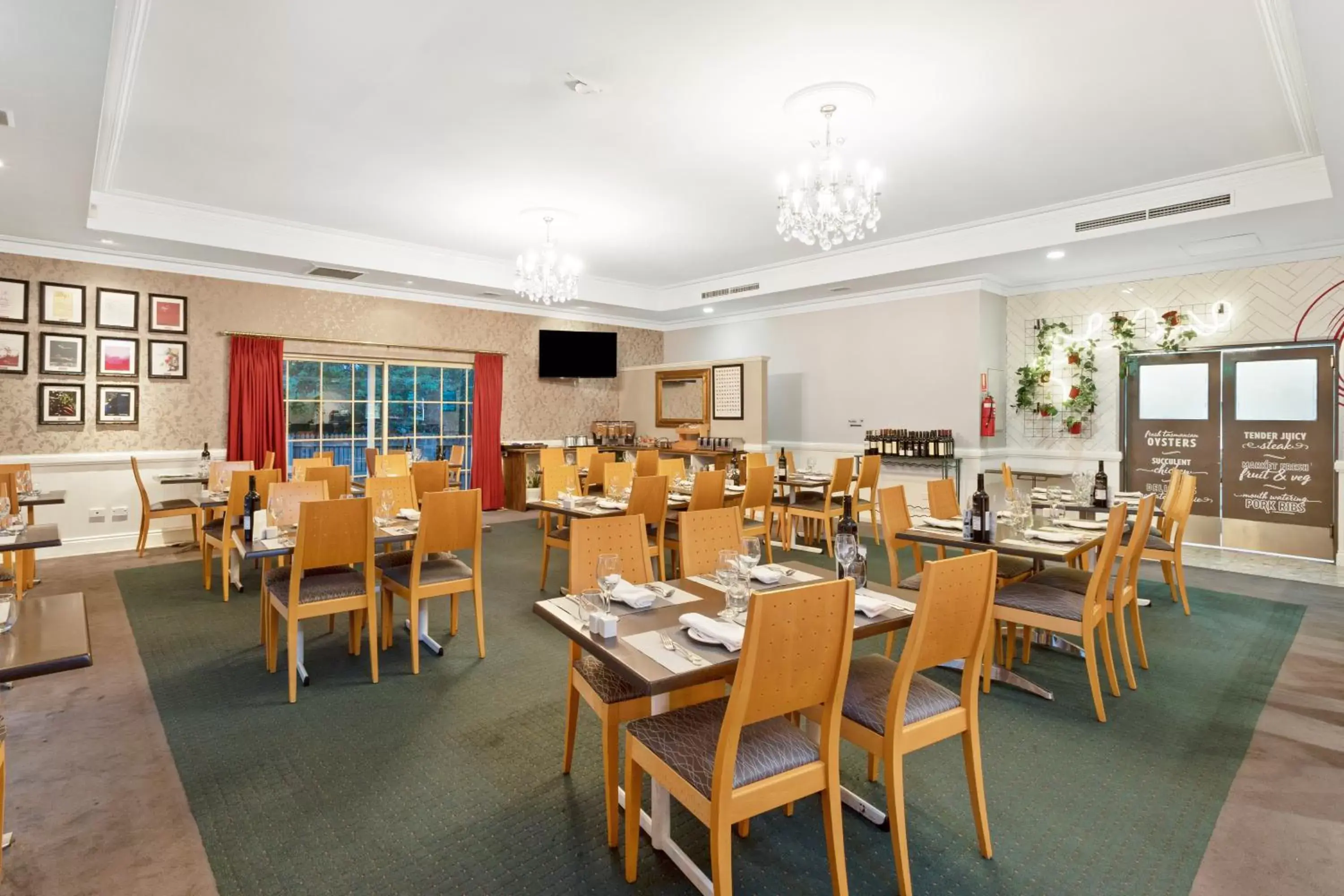 Restaurant/places to eat in Coopers Colonial Motel Restaurant/places to eat in Coopers Colonial Motel