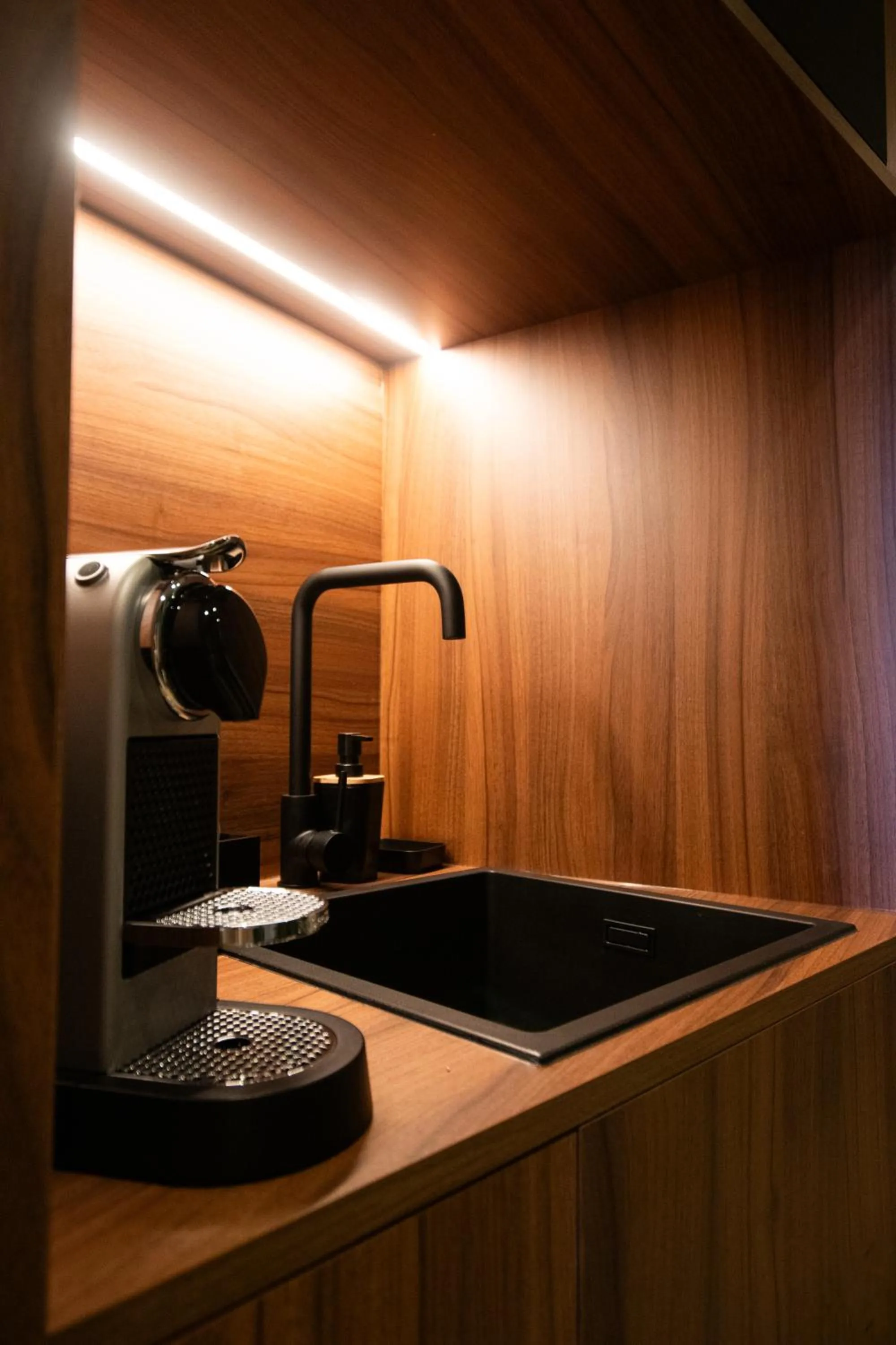 Coffee/tea facilities in Mercure Paris Tour Eiffel Pont Mirabeau