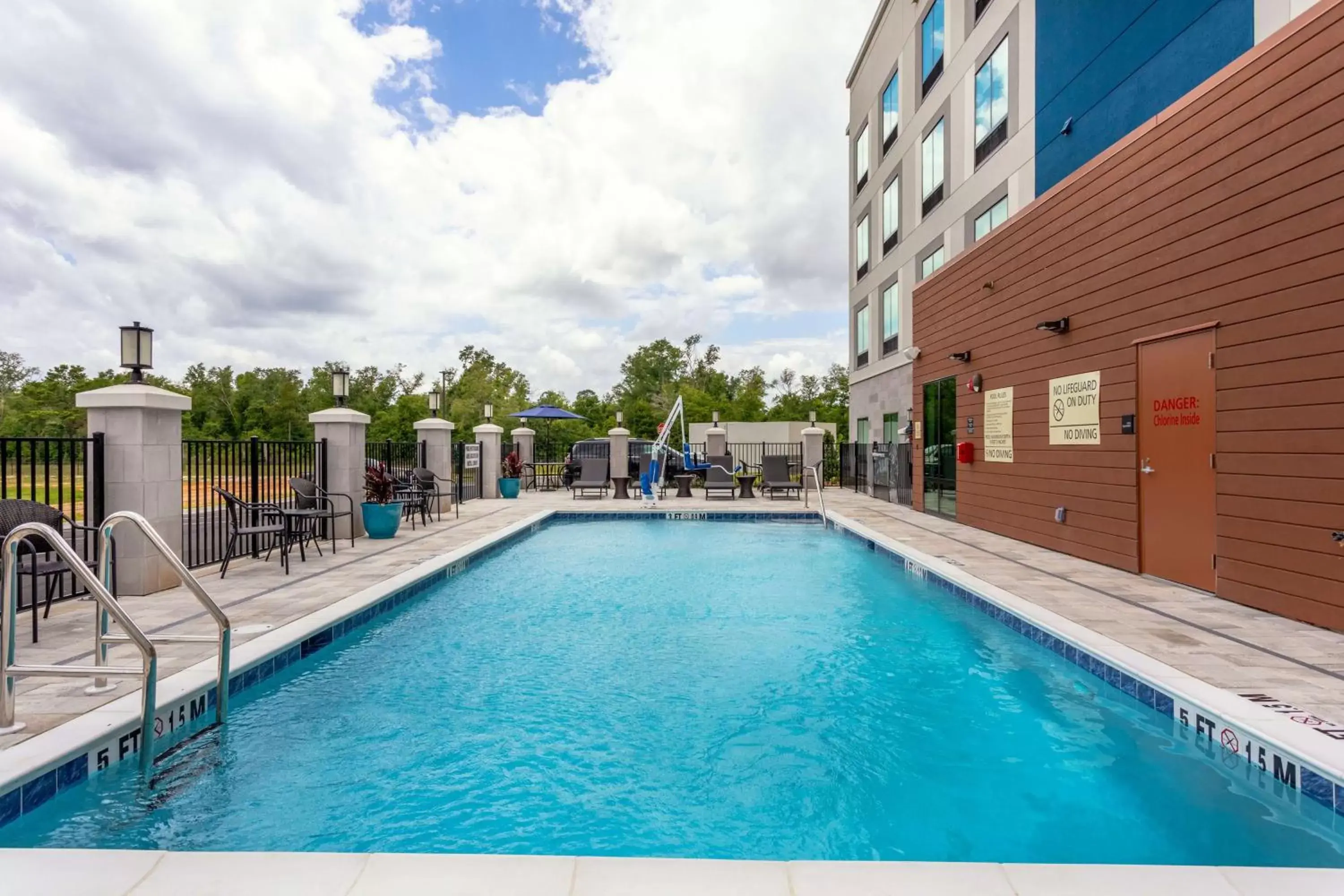 Pool view, Swimming Pool in Hampton Inn Marianna I-10