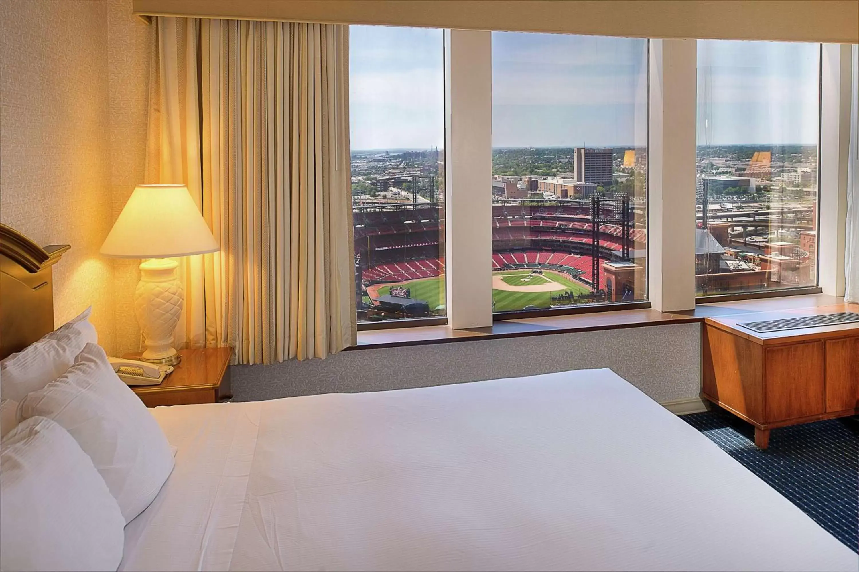 View (from property/room), Bed in Hilton St. Louis at the Ballpark