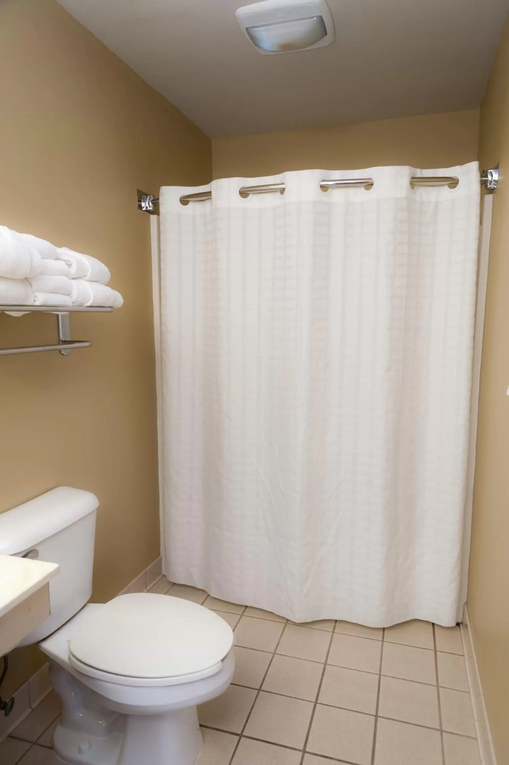 Bathroom in Country Inn & Suites by Radisson, Milwaukee Airport, WI