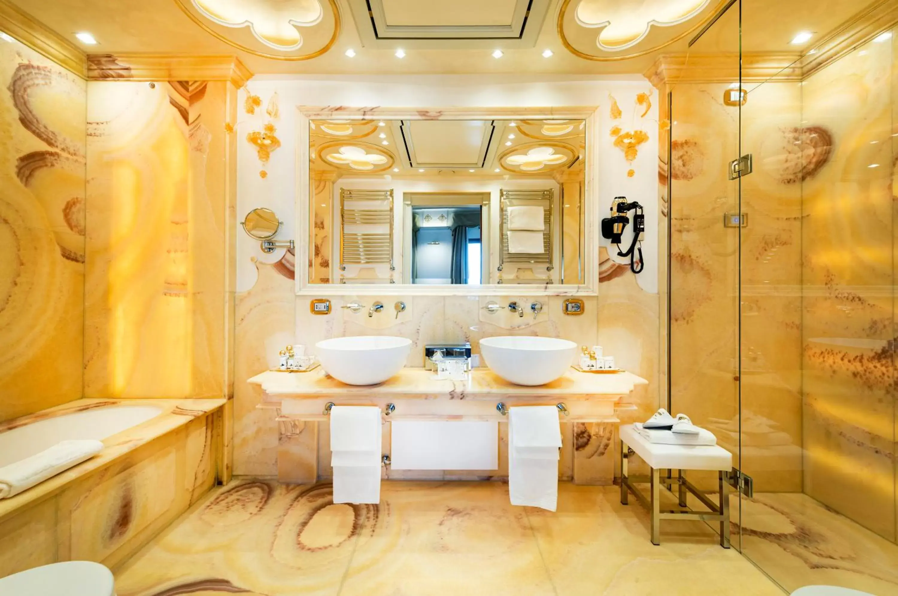 Shower, Bathroom in Monaco & Grand Canal