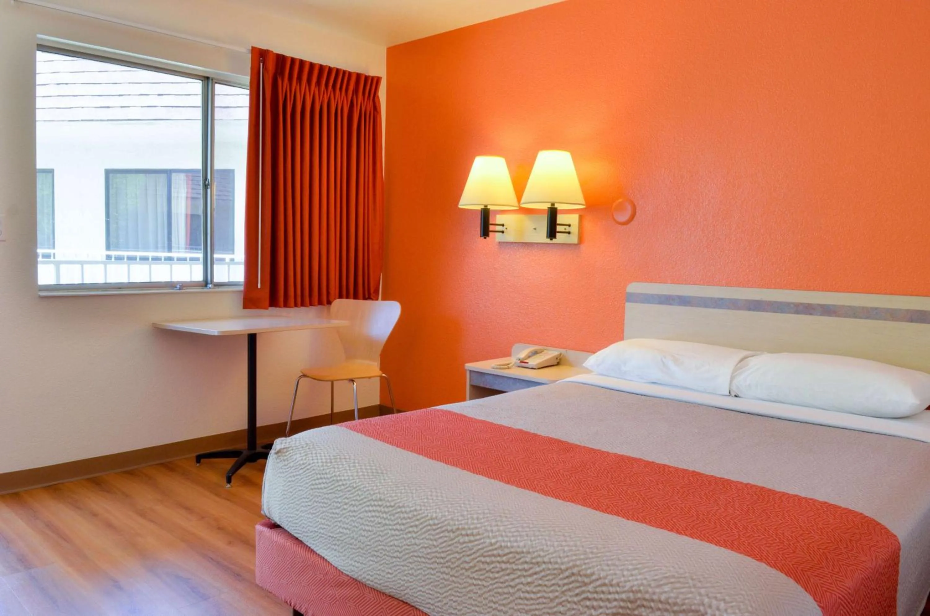 Photo of the whole room, Bed in Motel 6-Santa Nella, CA - Los Banos - Interstate 5