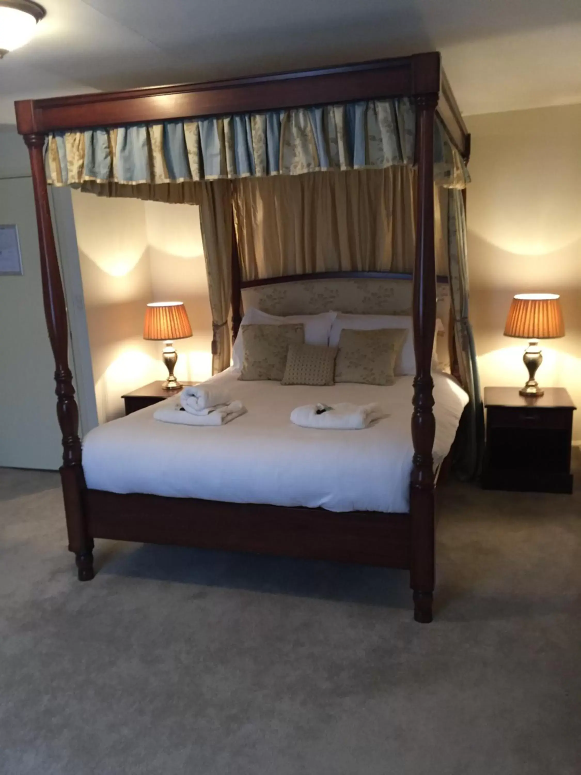Other, Bed in New Inn Hotel