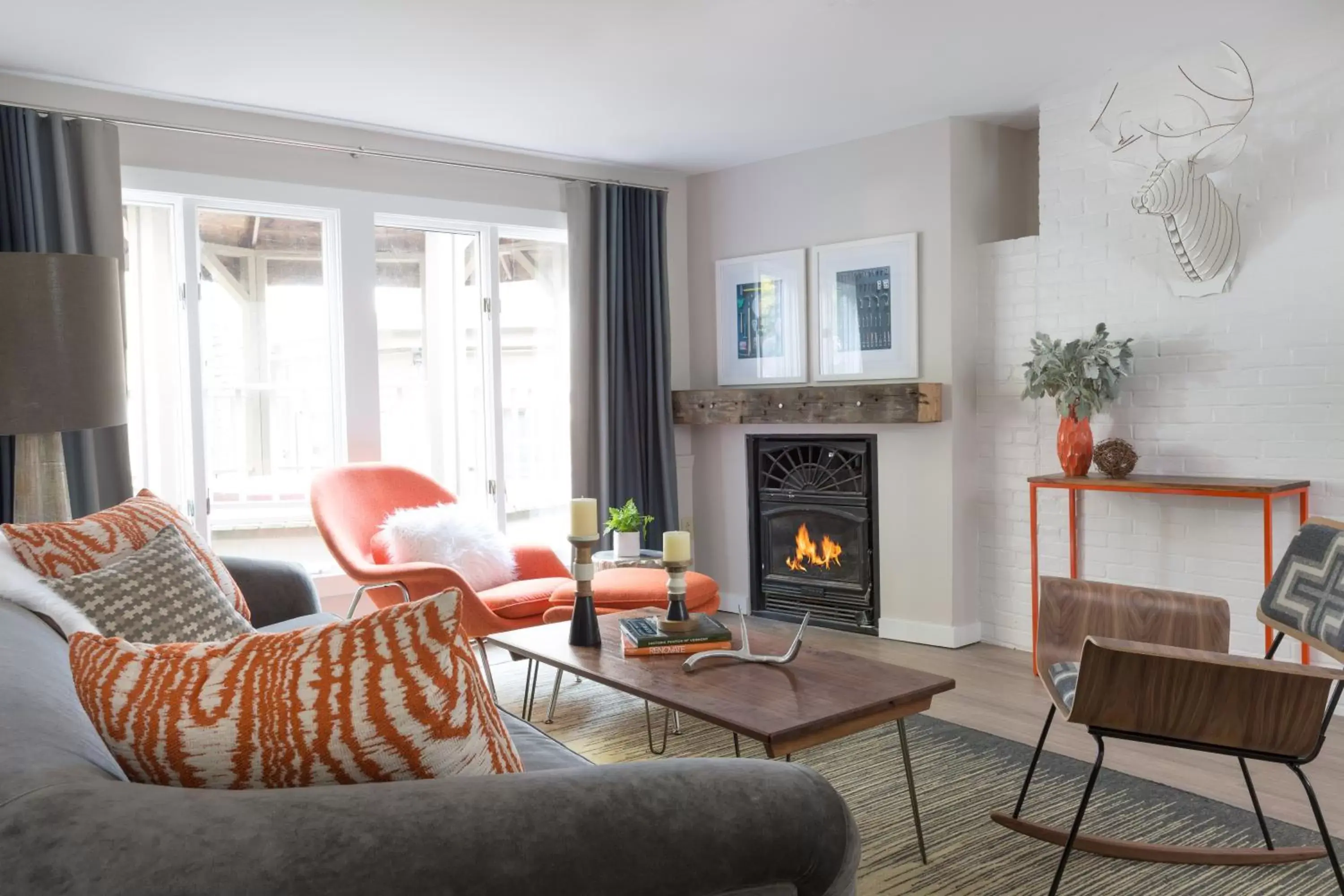 Living room, Seating Area in Field Guide Lodge