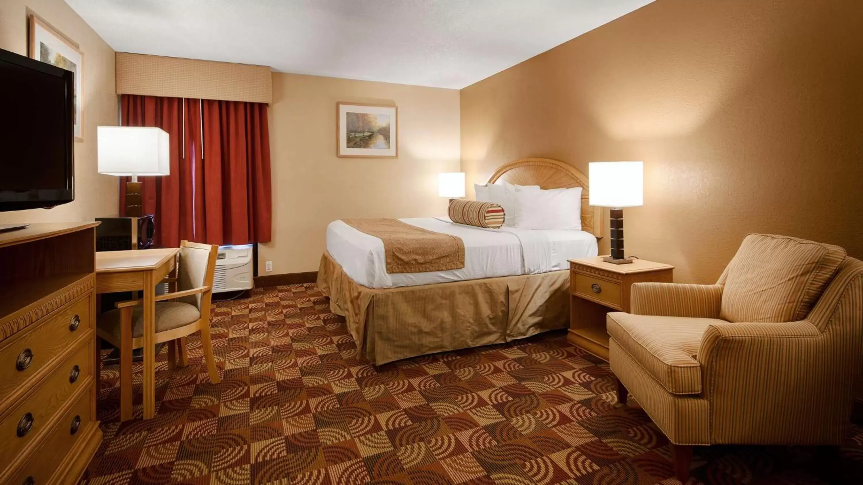 Photo of the whole room, Bed in Best Western Martinsville Inn