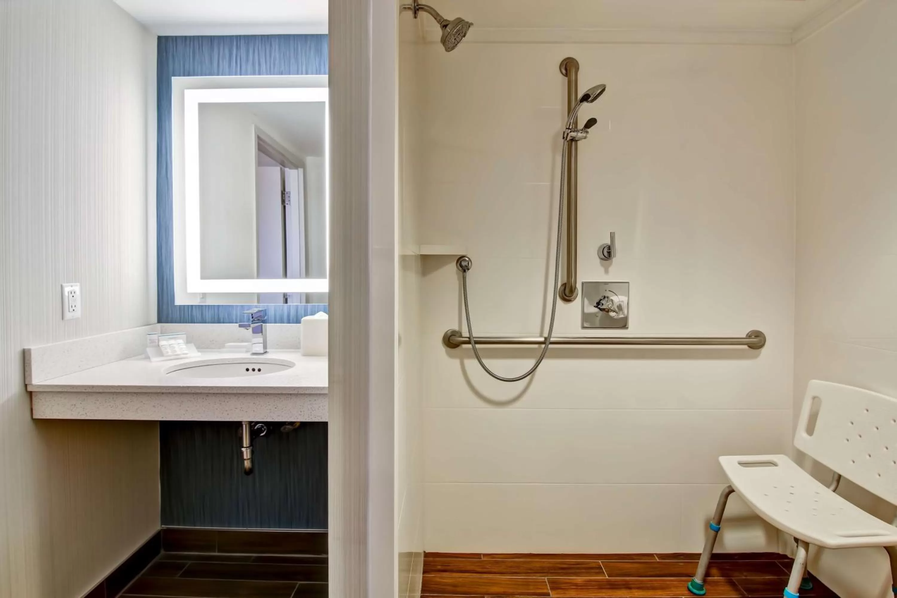 Bathroom in Hilton Garden Inn Toronto/Mississauga