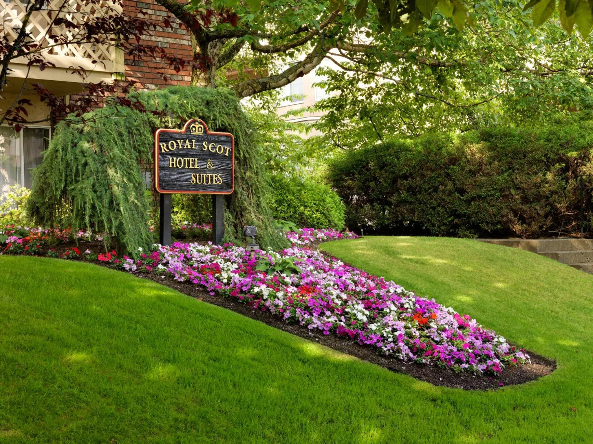 Garden in Royal Scot Suite Hotel