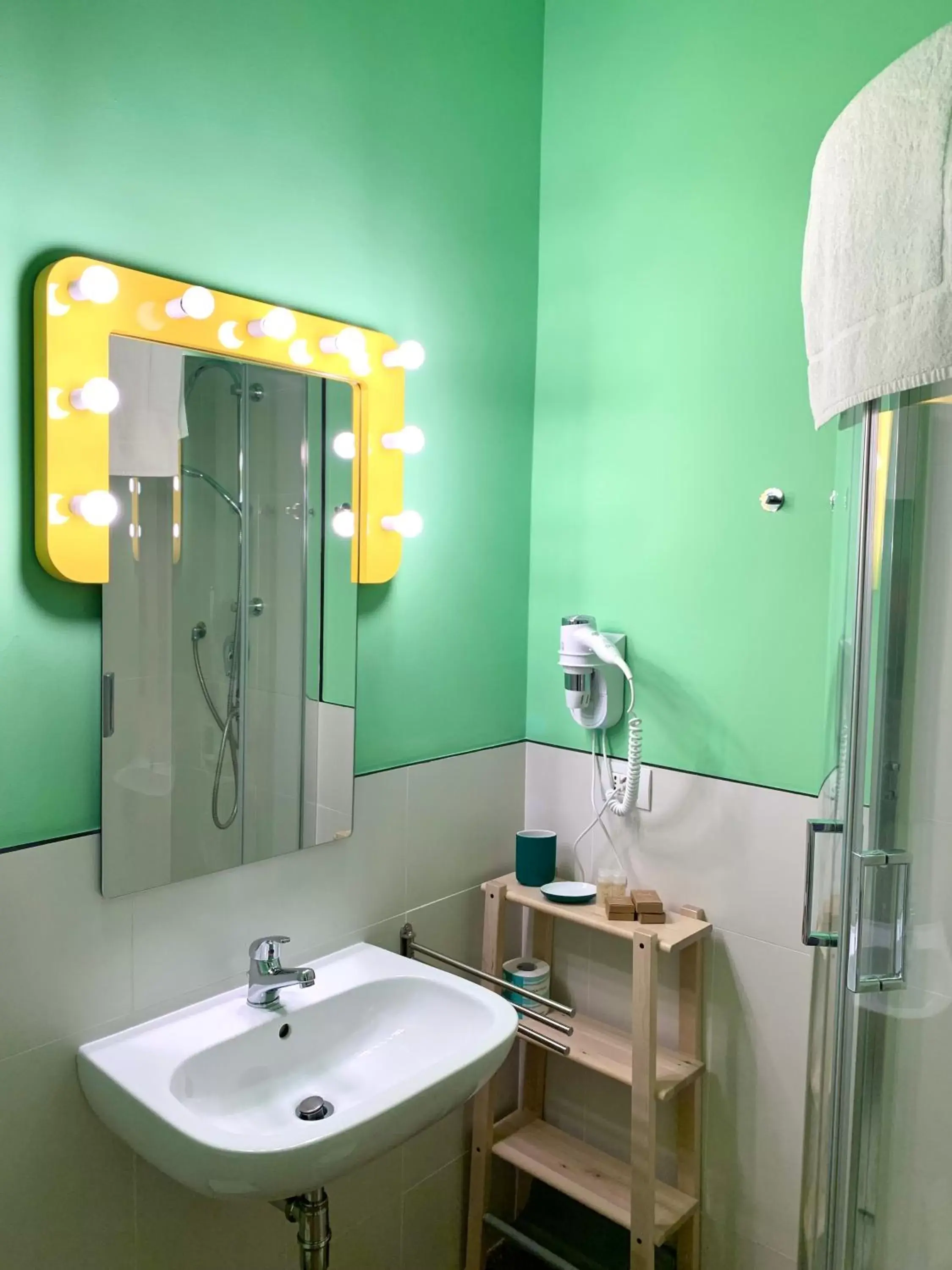 Bathroom in Red Carpet rooms