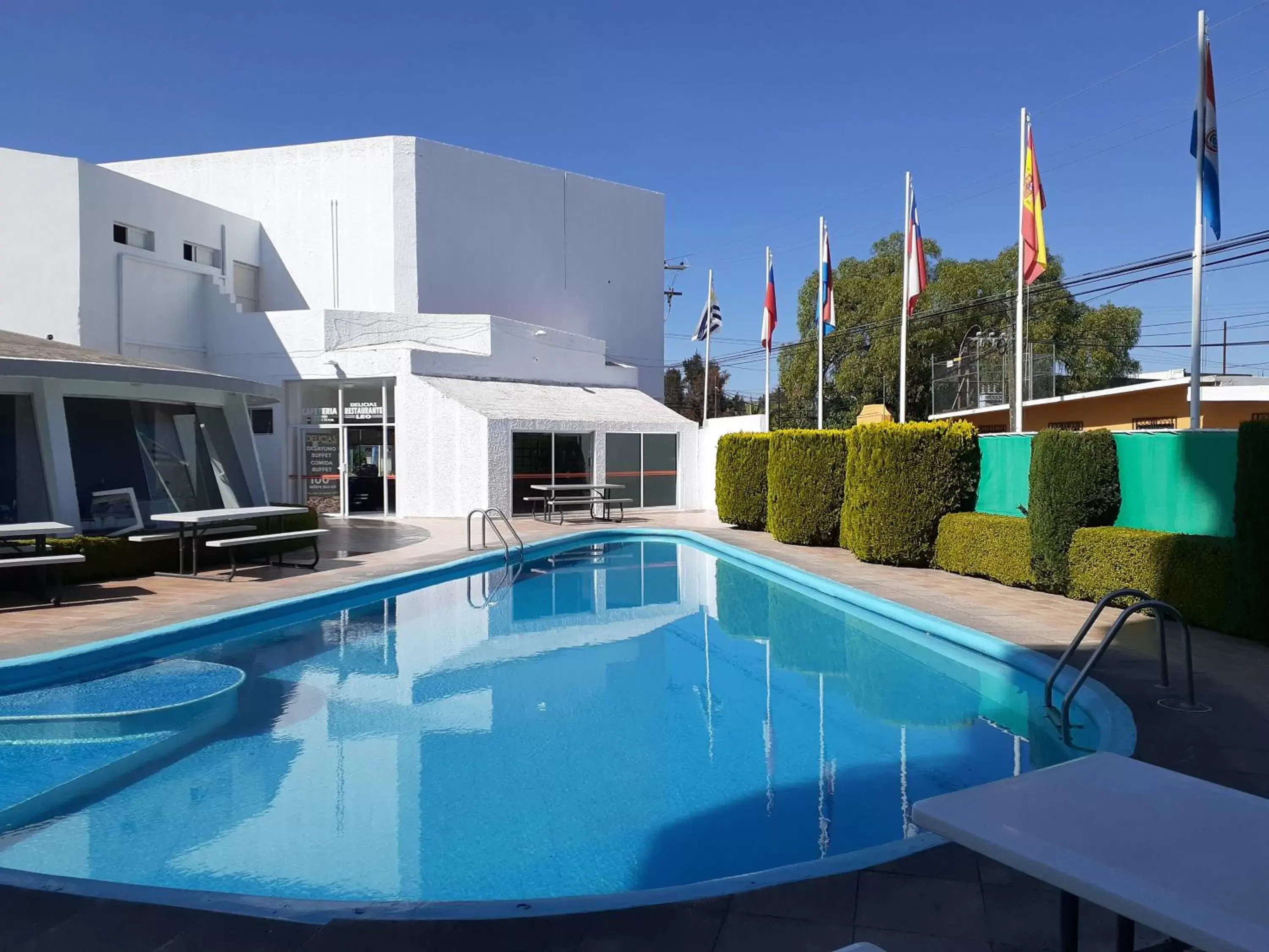 Swimming Pool in Leo Hotel