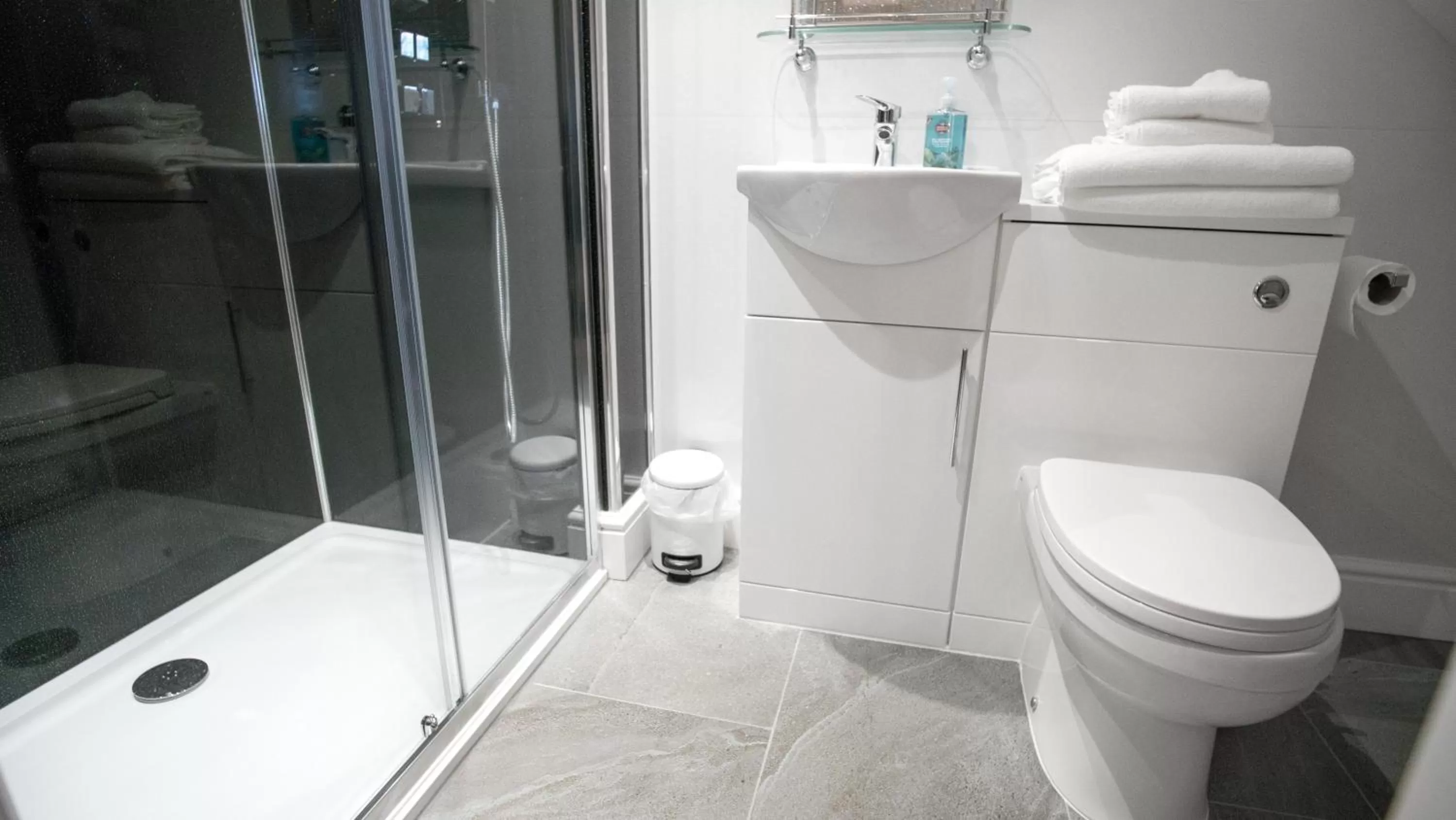 Bathroom in The Pebley Inn