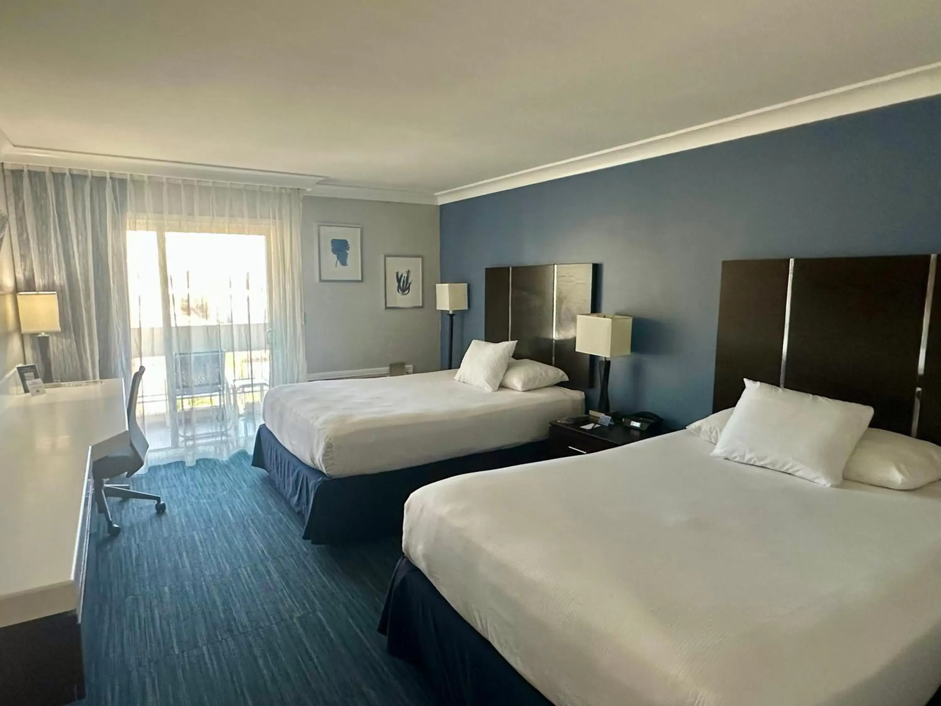 Bed in The Pacific Inn Bed in The Pacific Inn