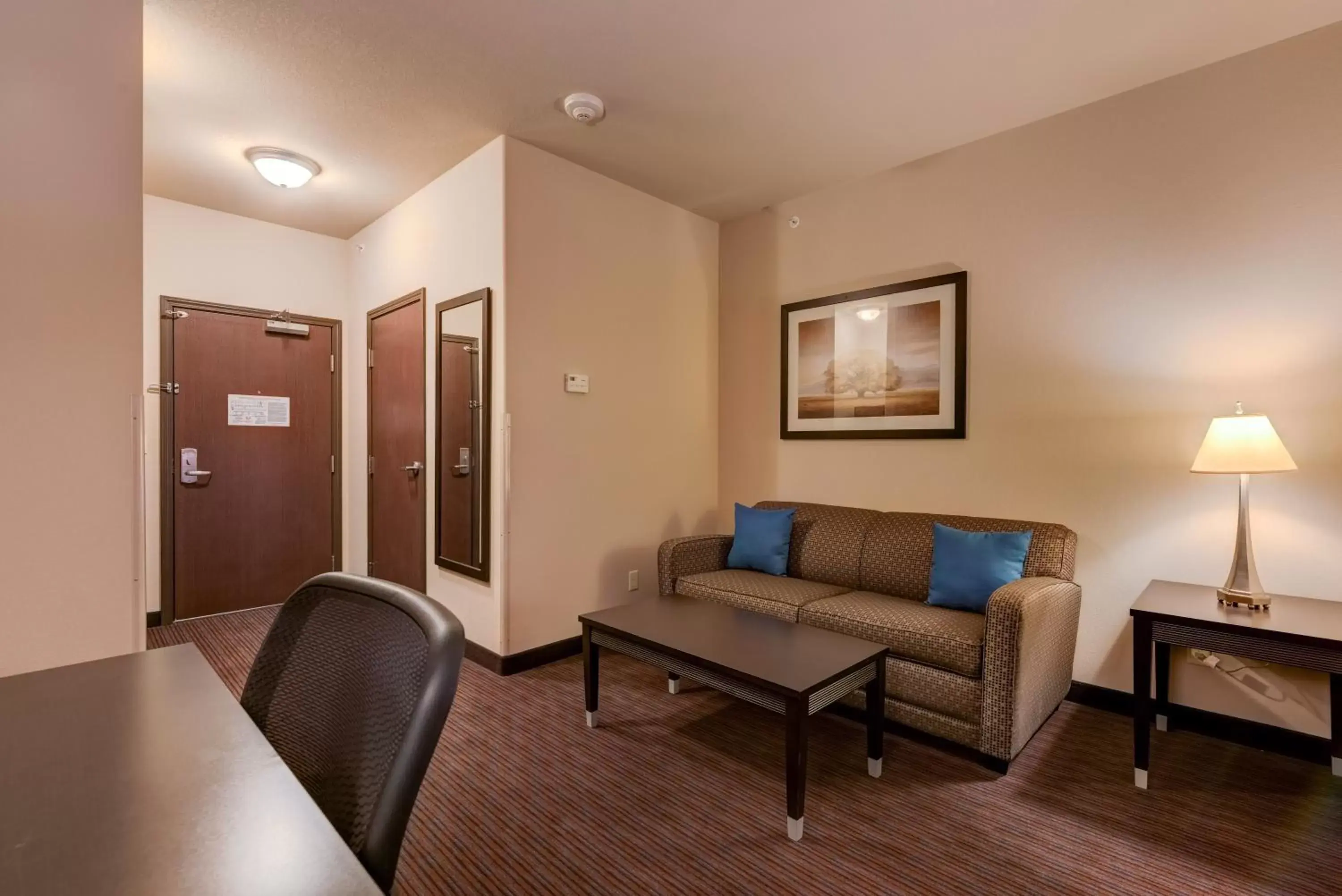 King Suite in Grand Vista Hotel Parachute King Suite in Grand Vista Hotel Parachute