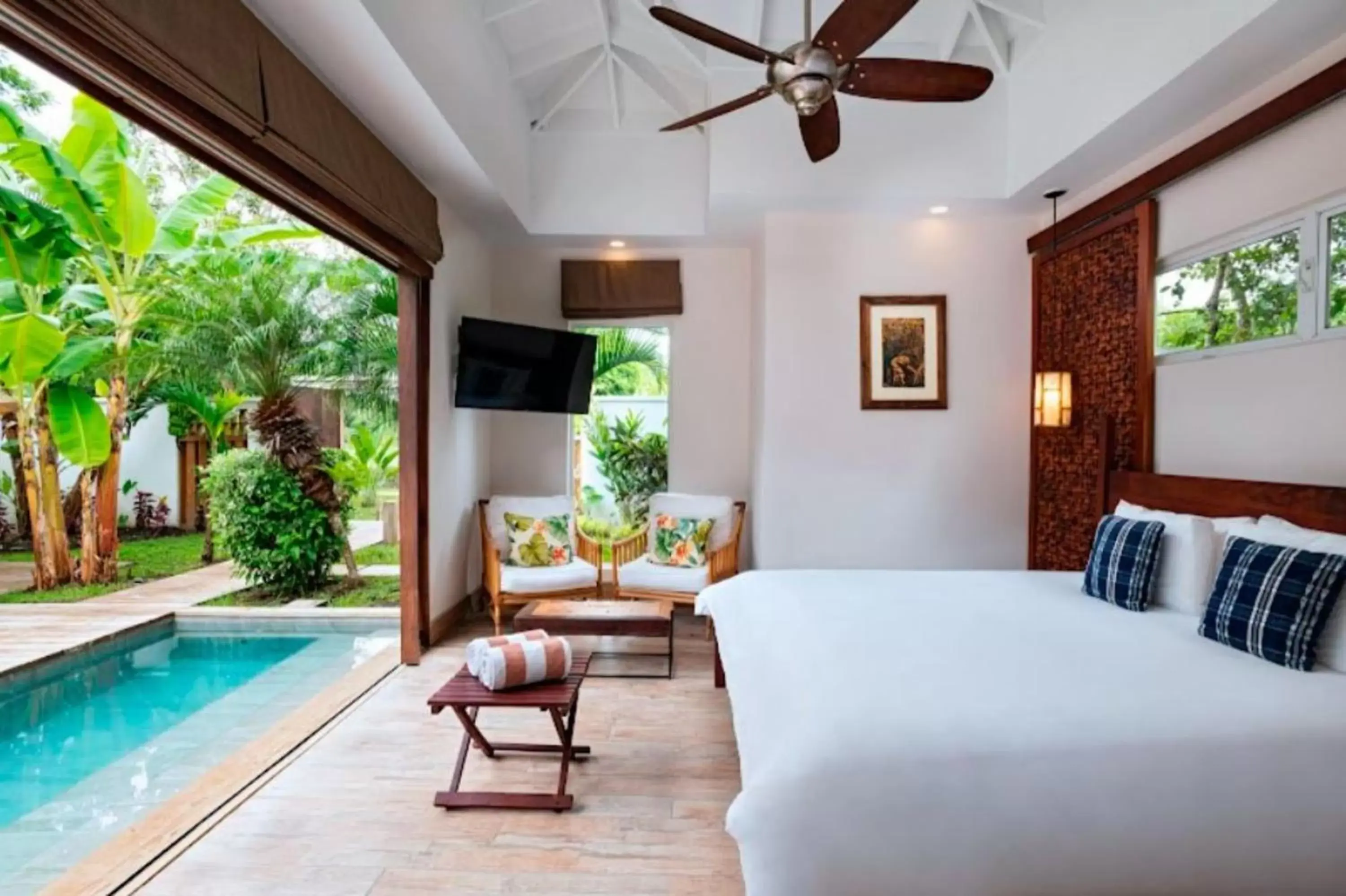 Bathroom, Swimming Pool in Ka'ana Resort & Spa