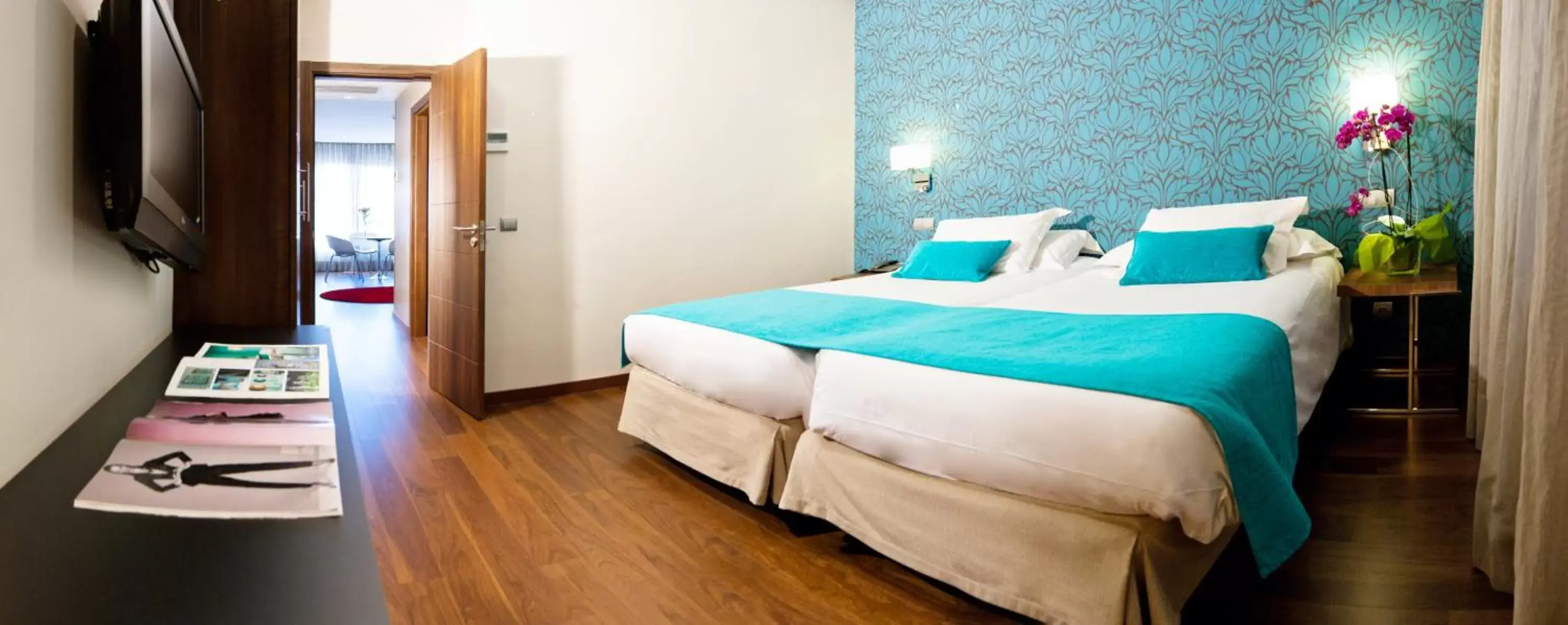 Bedroom, Bed in Apartosuites Jardines de Sabatini