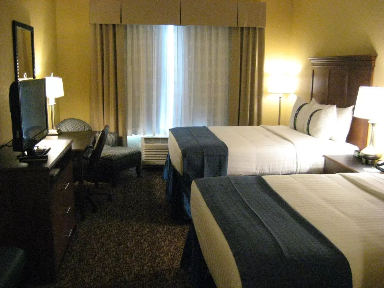 Bed in Holiday Inn Montgomery South Airport, an IHG Hotel