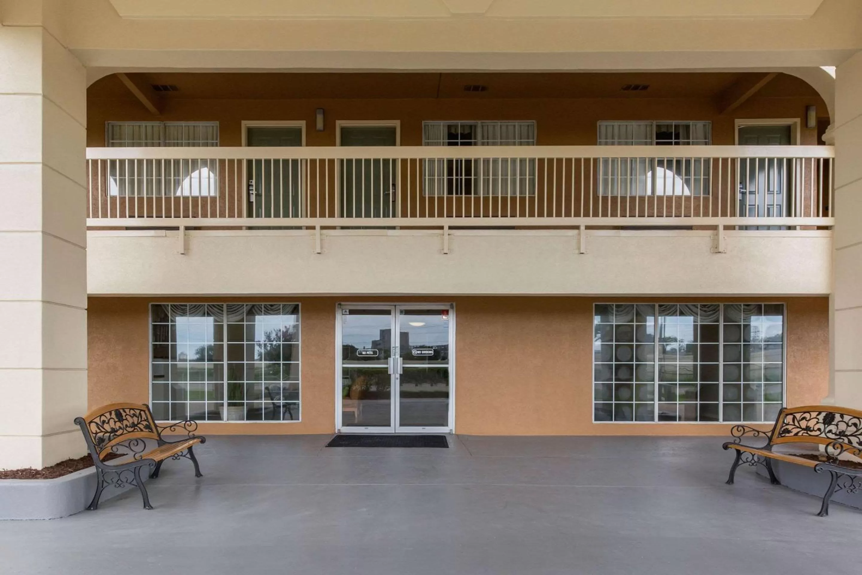 Property building in Quality Inn Clute Freeport