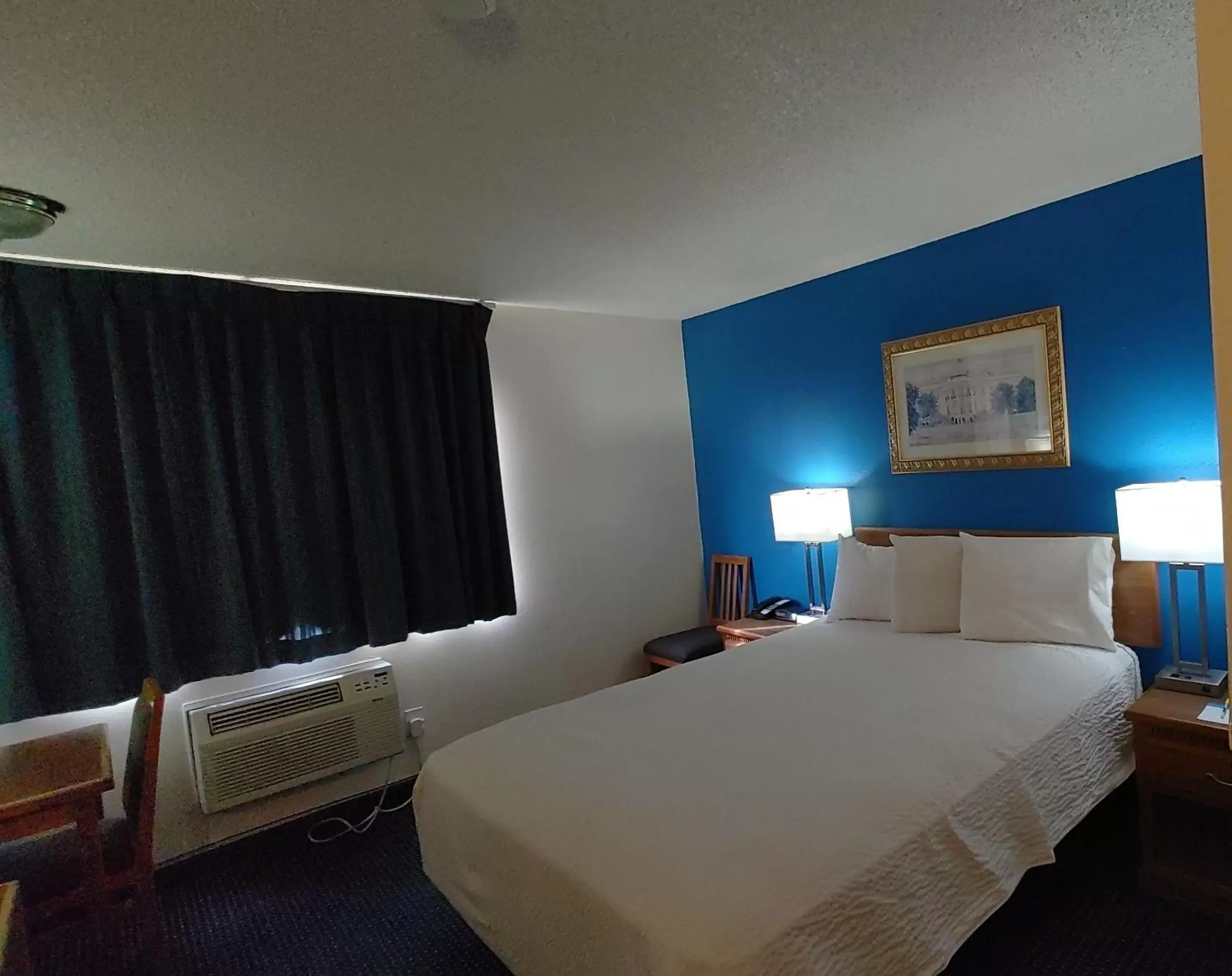 Bedroom, Bed in Days Inn by Wyndham Pocatello University Area