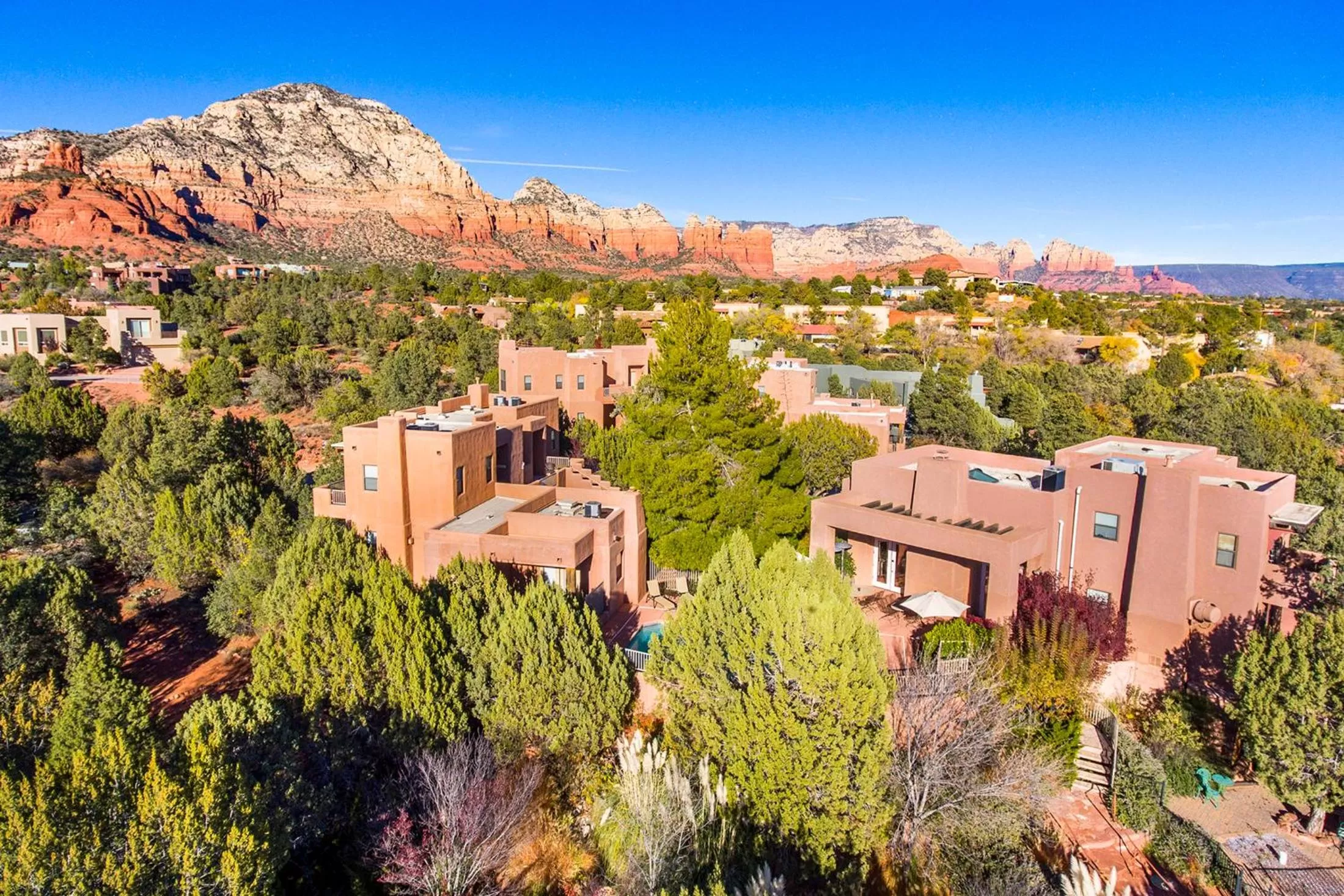 Property building, Bird's-eye View in Alma De Sedona Inn B&B