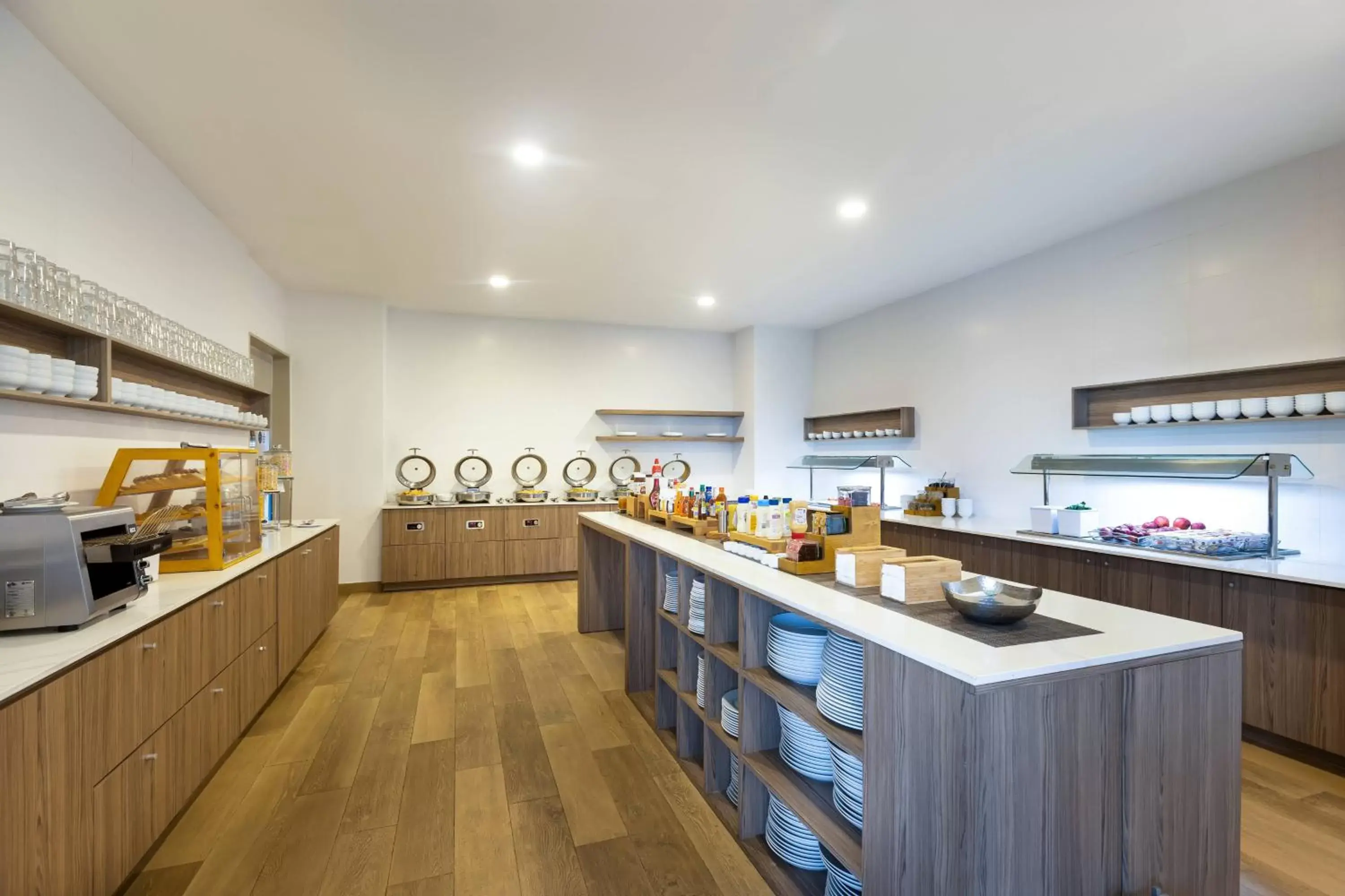 Breakfast, Kitchen/Kitchenette in Residence Inn by Marriott Merida
