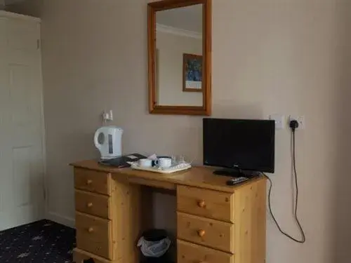 Bedroom, TV/Entertainment Center in A35 PitStop