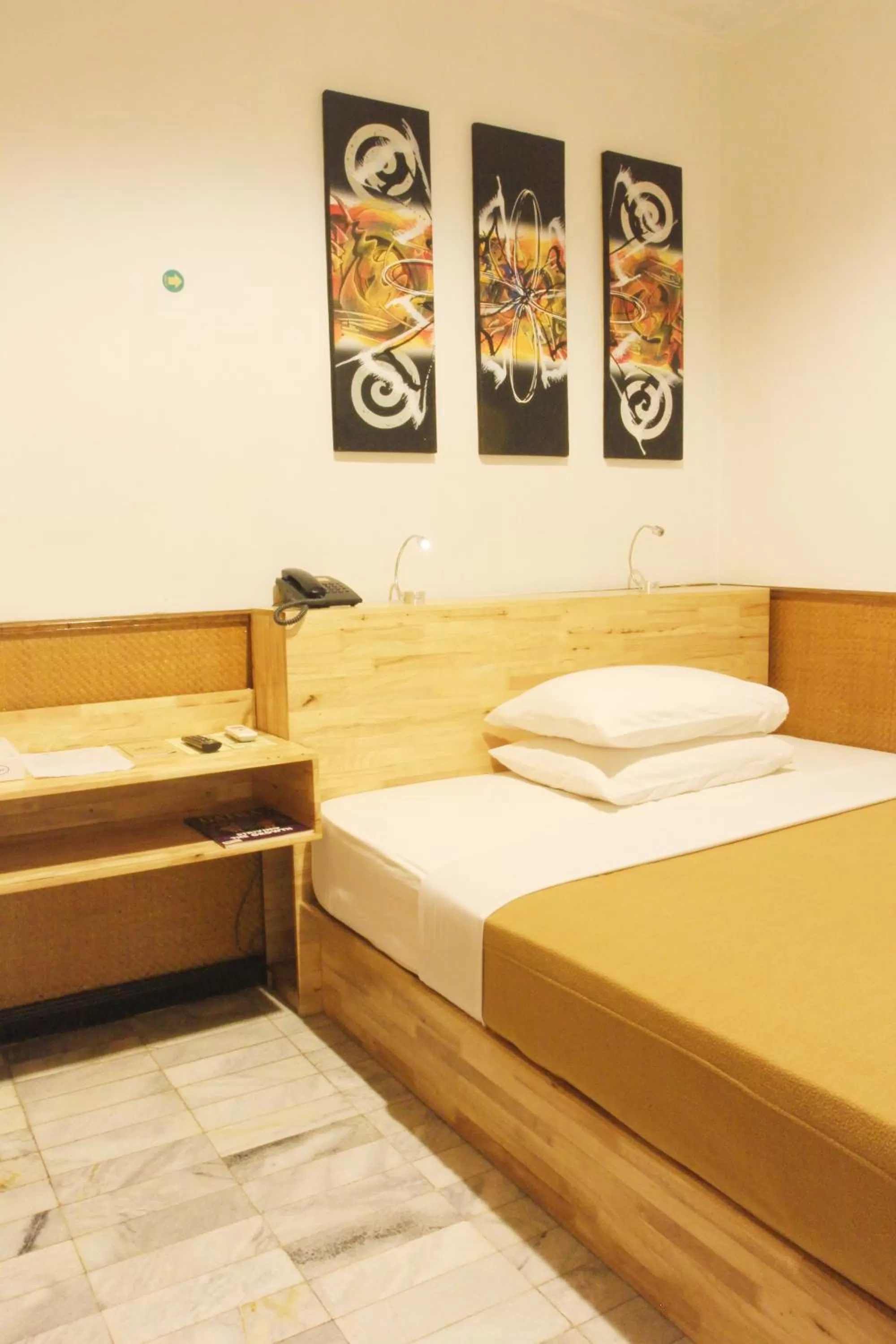 Bed in Hotel Karthi Kuta