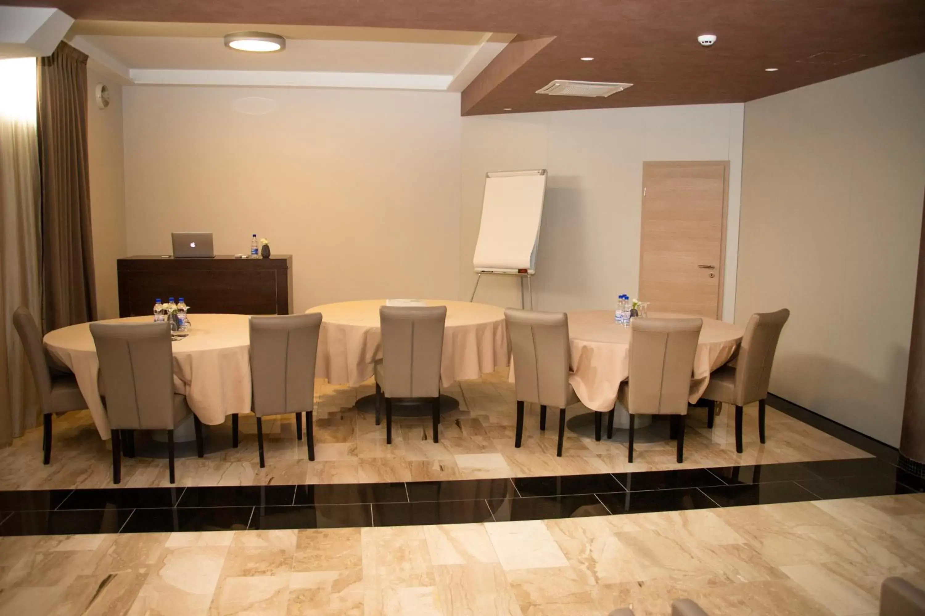 Meeting/conference room, Restaurant/Places to Eat in Royal Airport Hotel