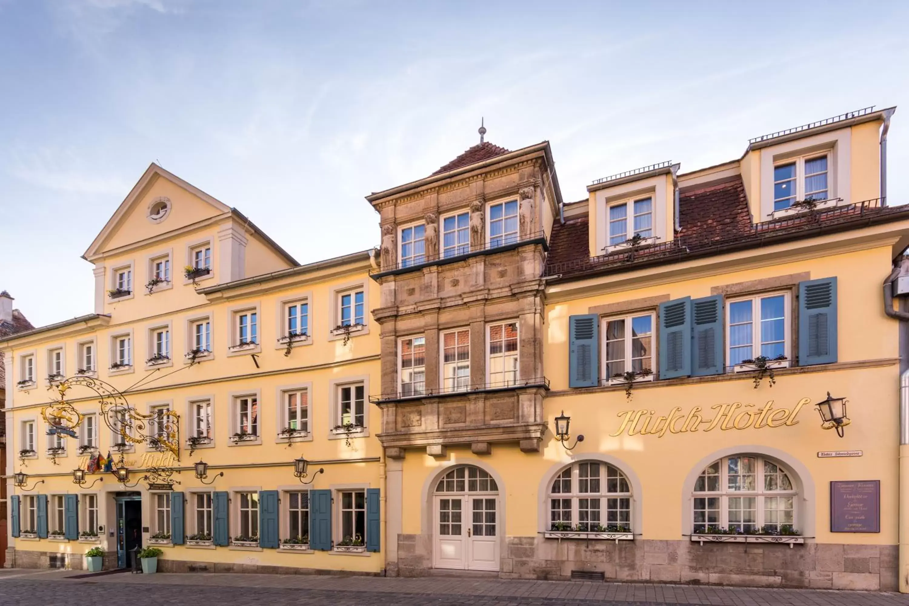 Property Building in Historik Hotel Goldener Hirsch Rothenburg