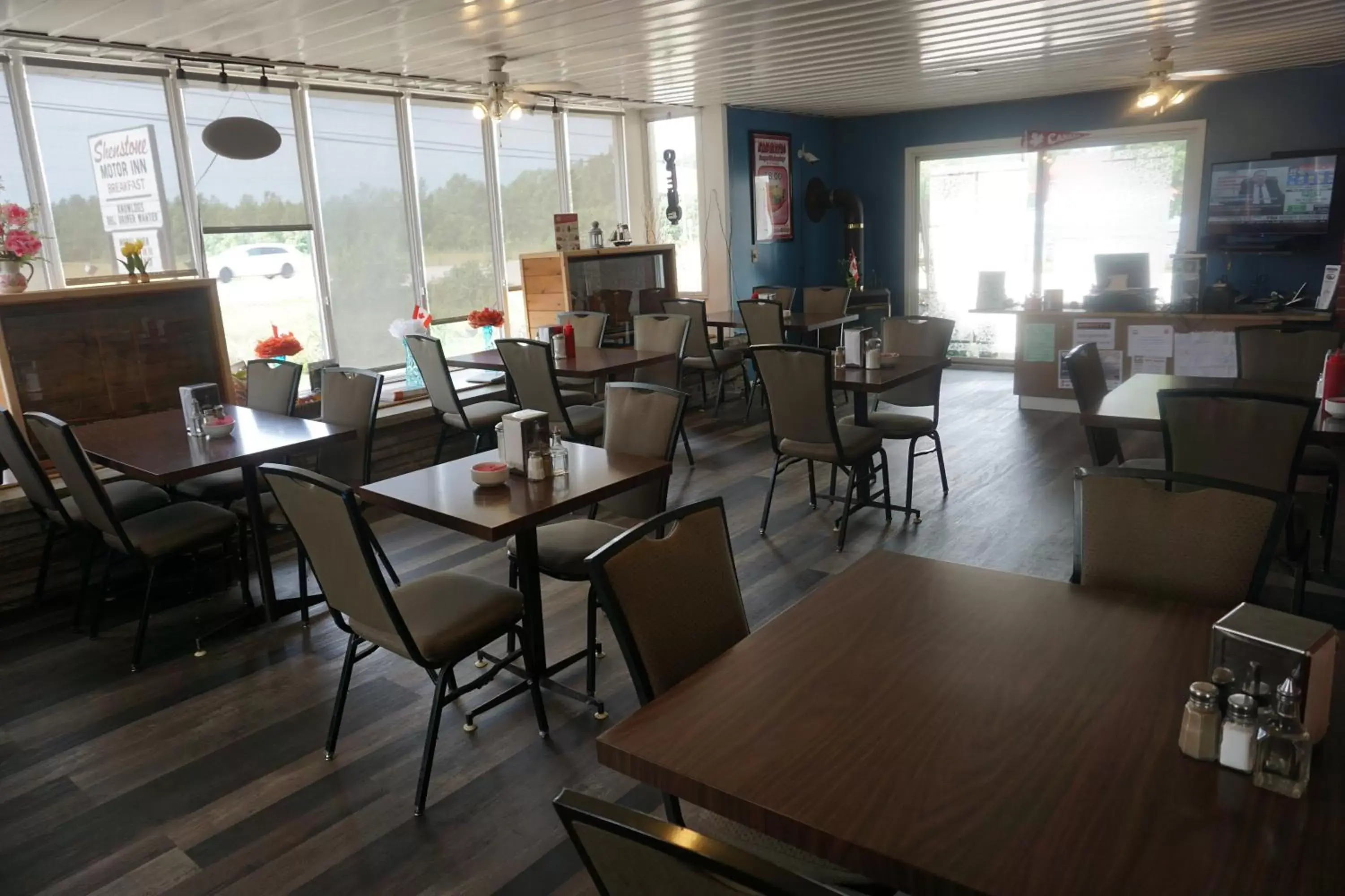 Restaurant/Places to Eat in Shenstone Motor Inn