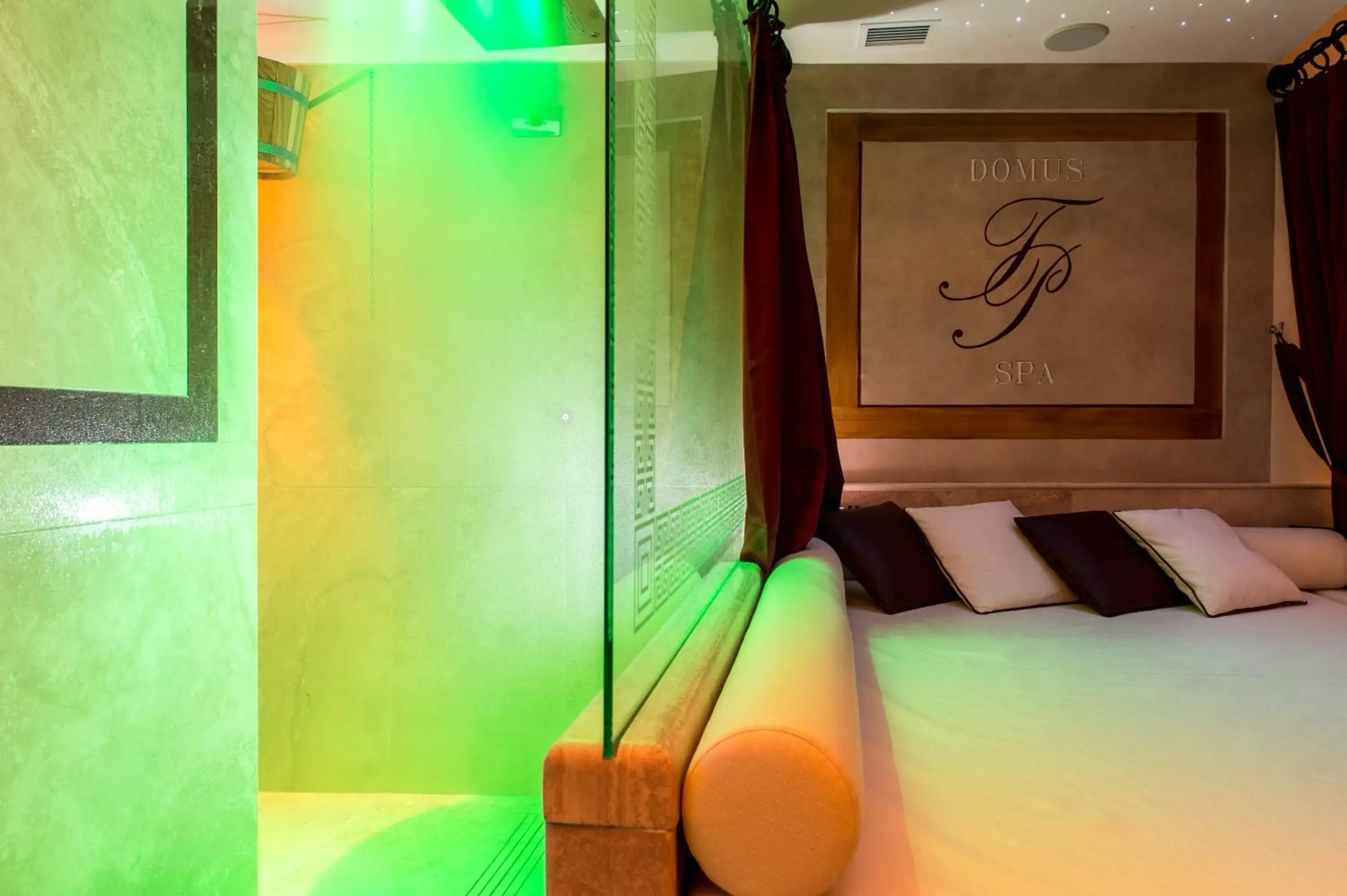 Steam room, Bed in Trilussa Palace Hotel Congress & Spa