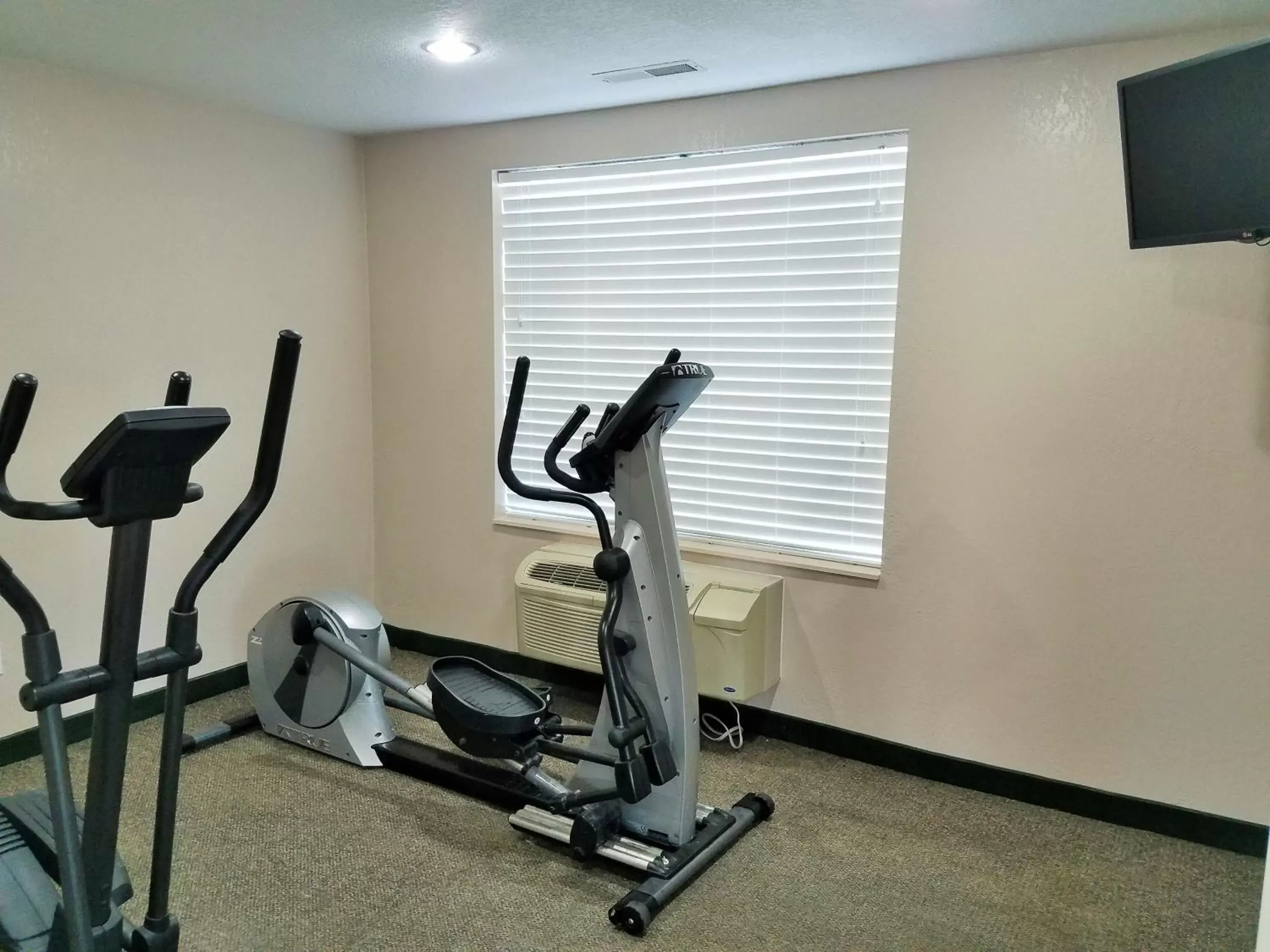 Activities, Fitness Center/Facilities in Oak Hill Inn & Suites