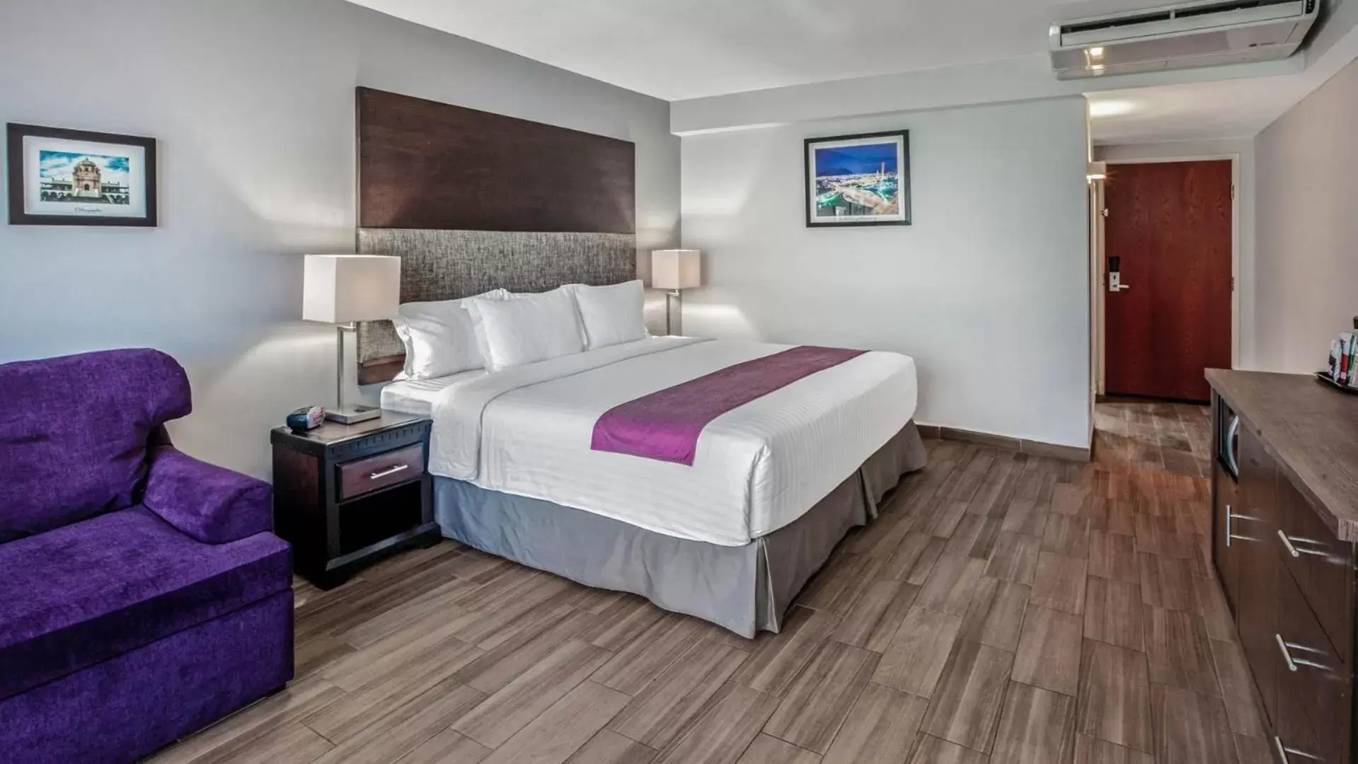 Bed in CHN Hotel Monterrey Centro, Trademark Collection by Wyndham
