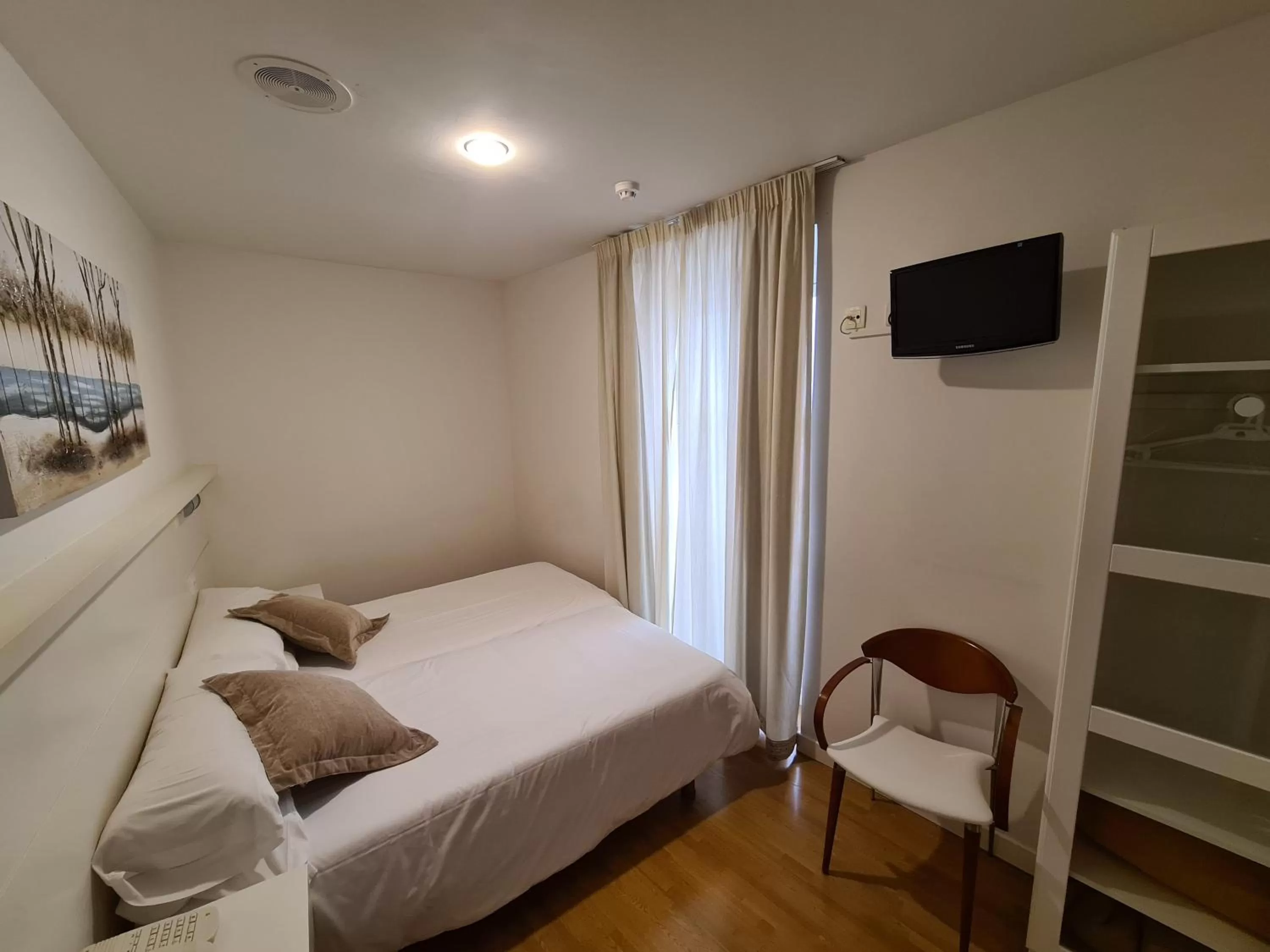 Bed in Hotel Jacobeo