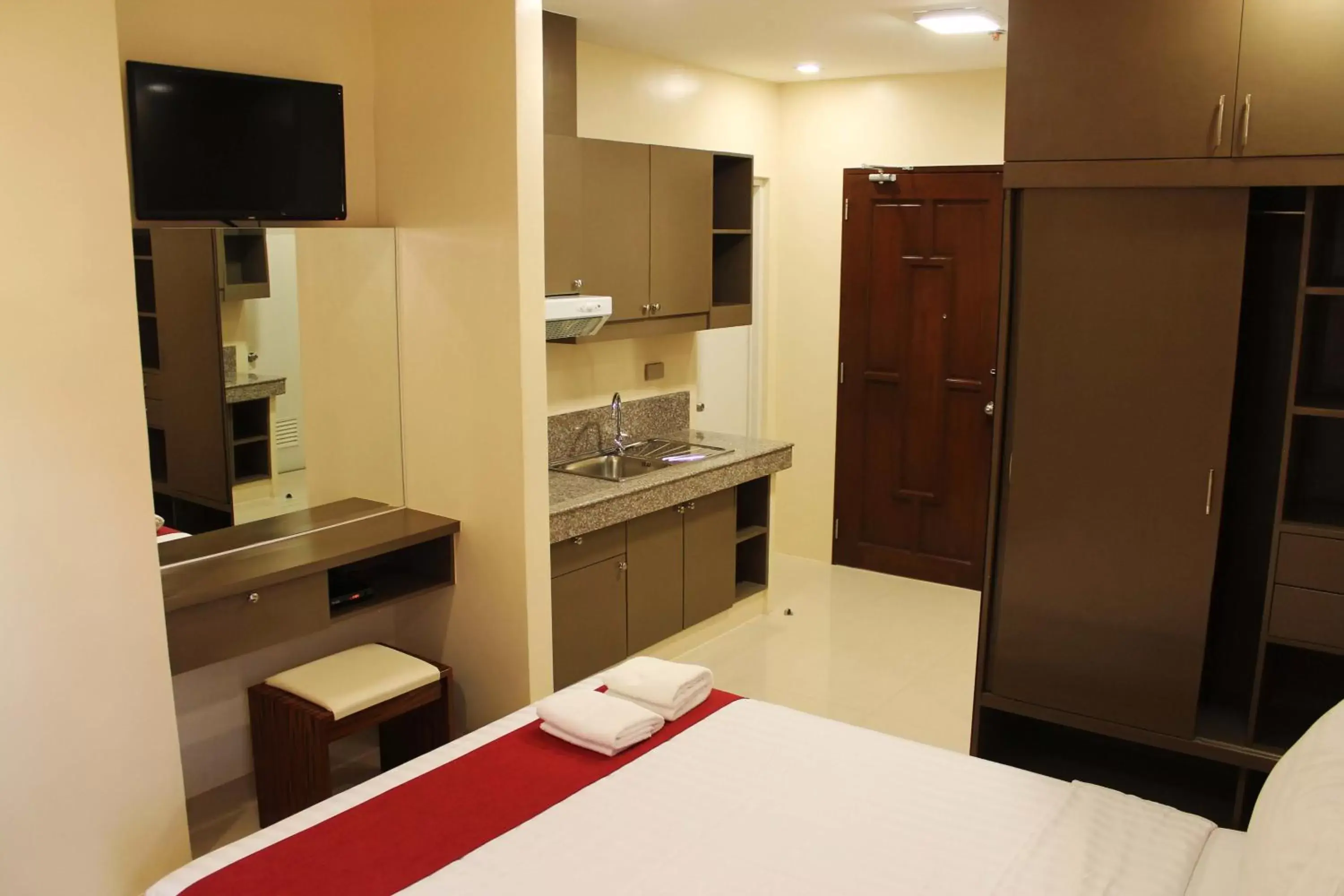 Photo of the whole room, Kitchen/Kitchenette in Sebastien Hotel