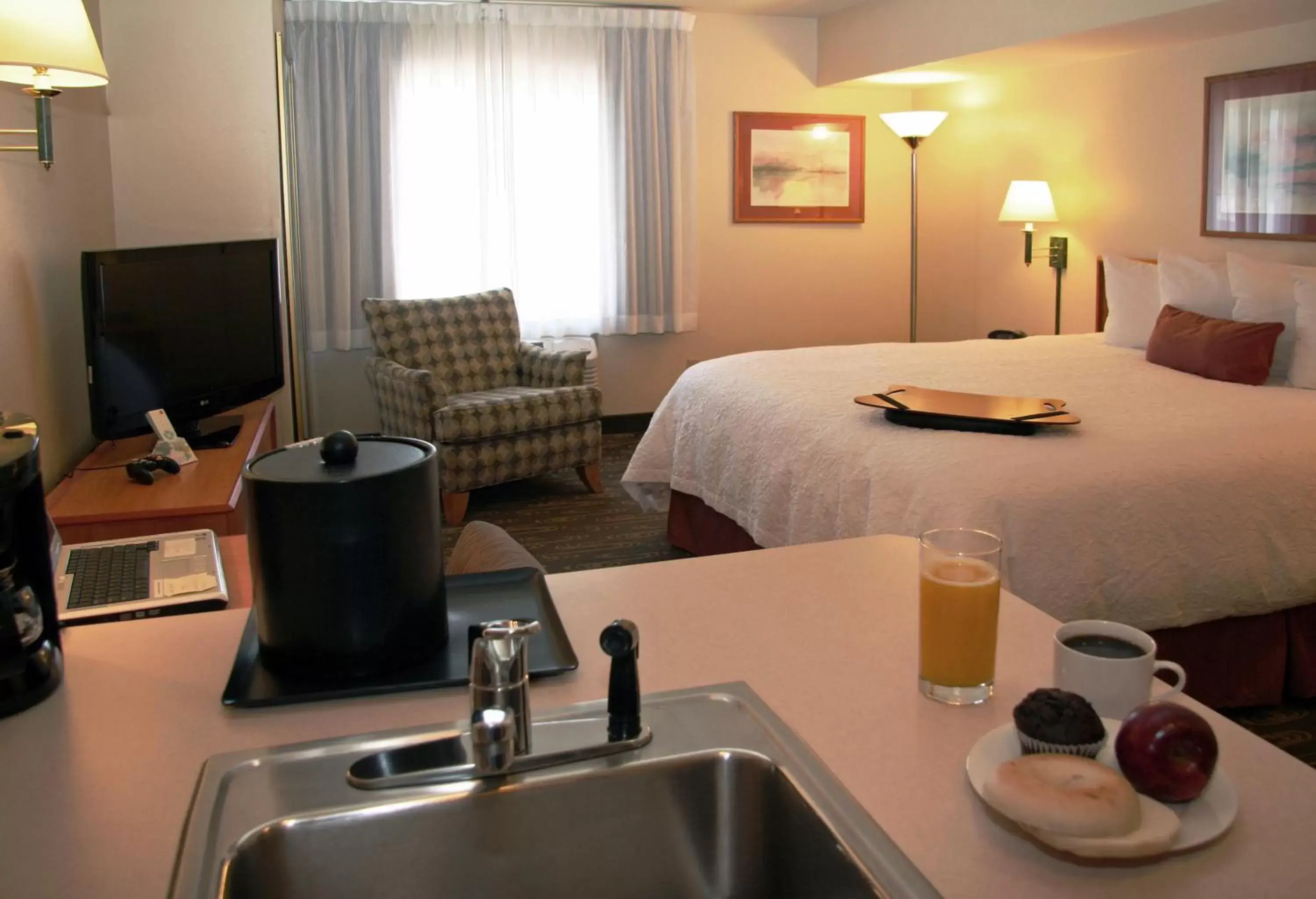 Kitchen or kitchenette in Executive Residency by Best Western Navigator Inn & Suites