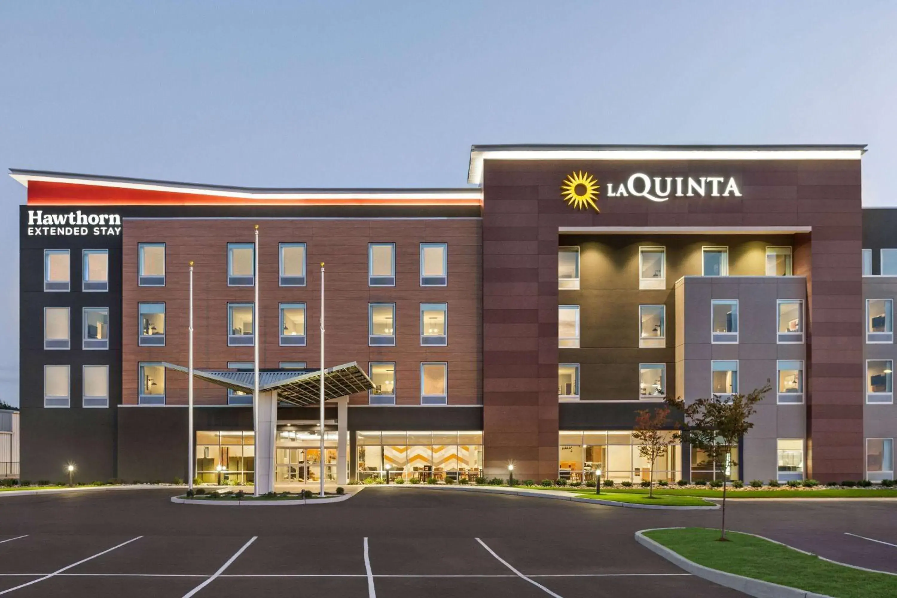 Property Building in La Quinta Inn & Suites by Wyndham Mount Laurel Moorestown