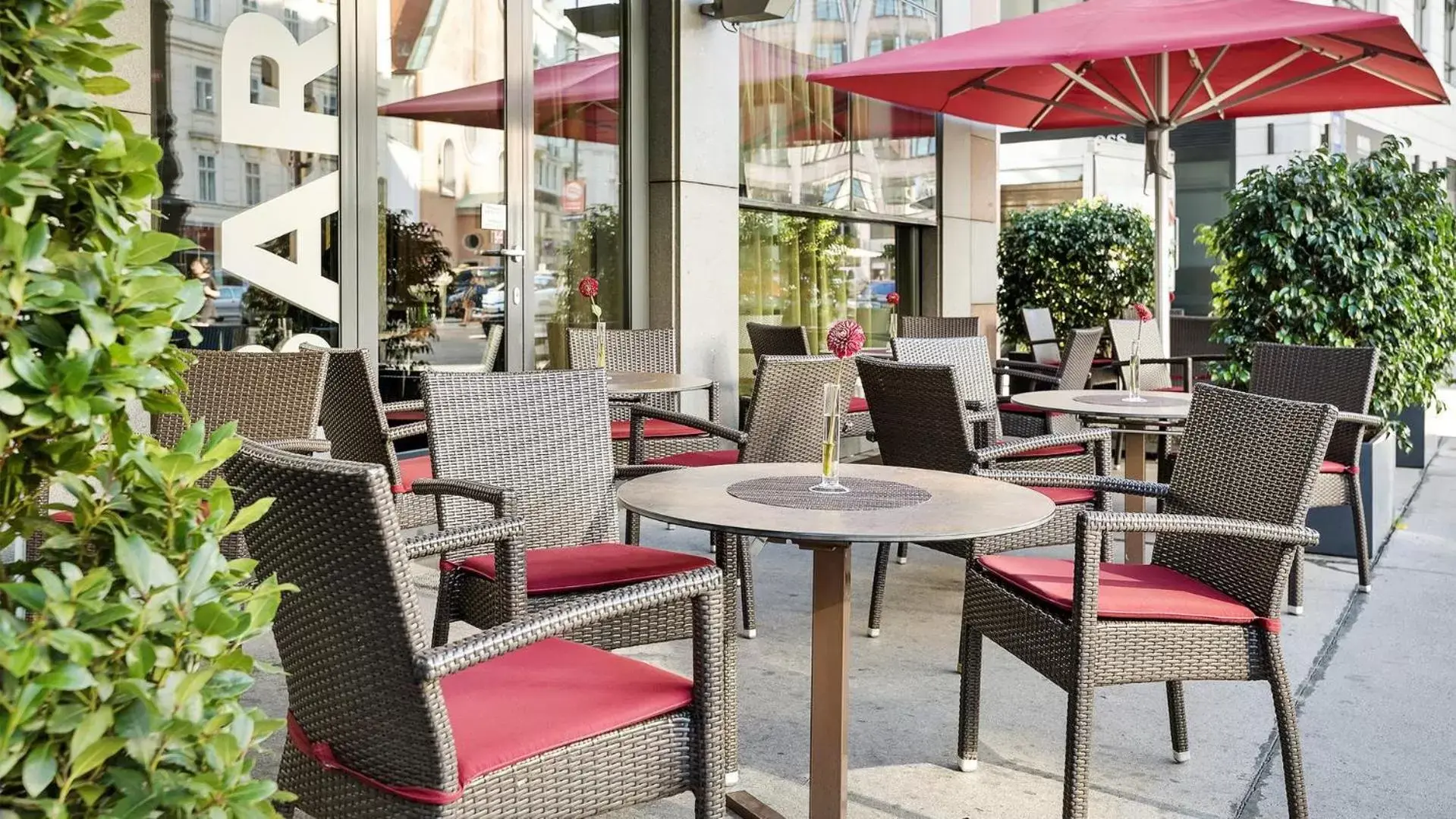 Balcony/Terrace, Lounge/Bar in Austria Trend Hotel Europa Wien