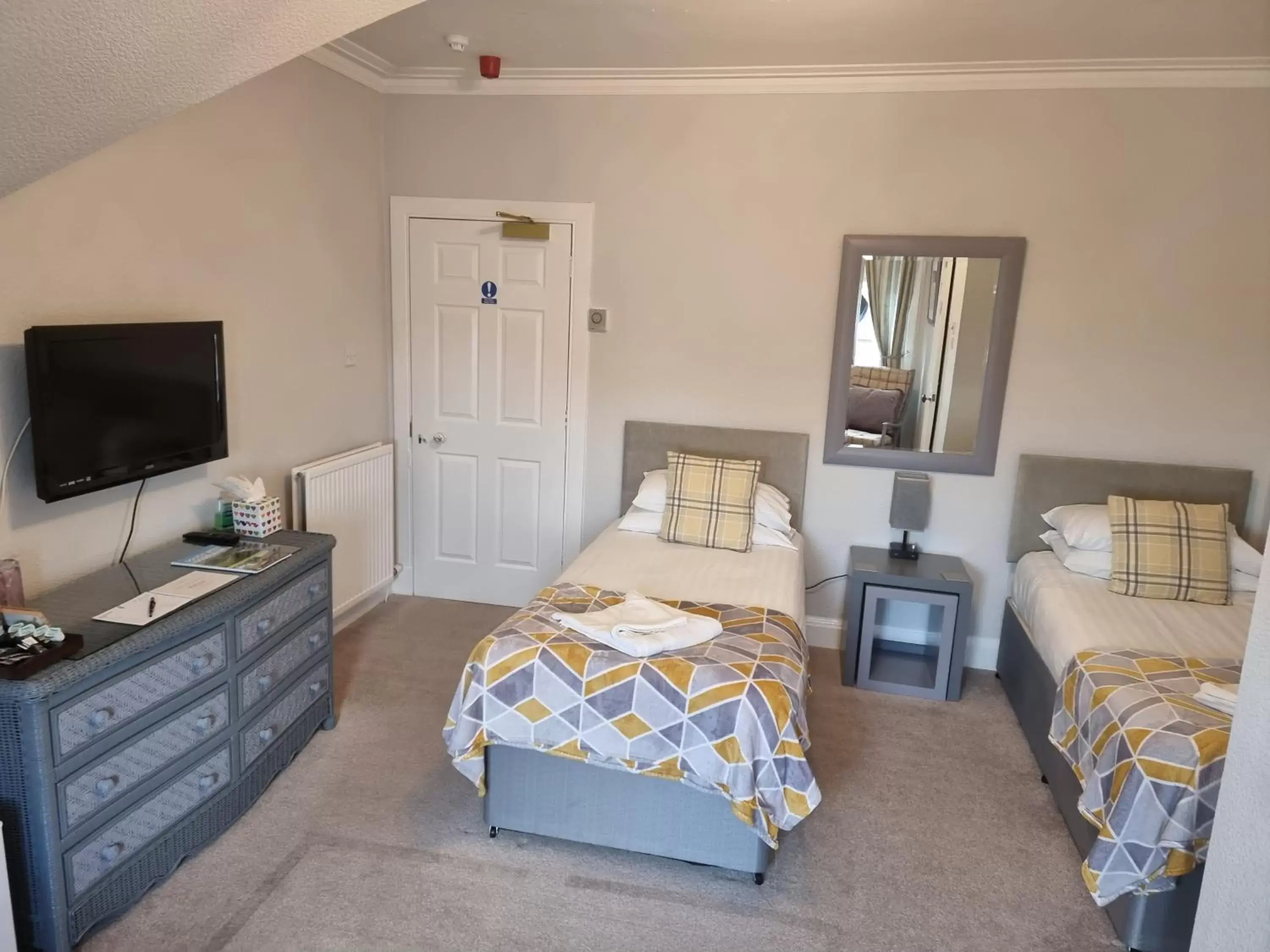 Twin Room with En-Suite in St Leonards Guest House