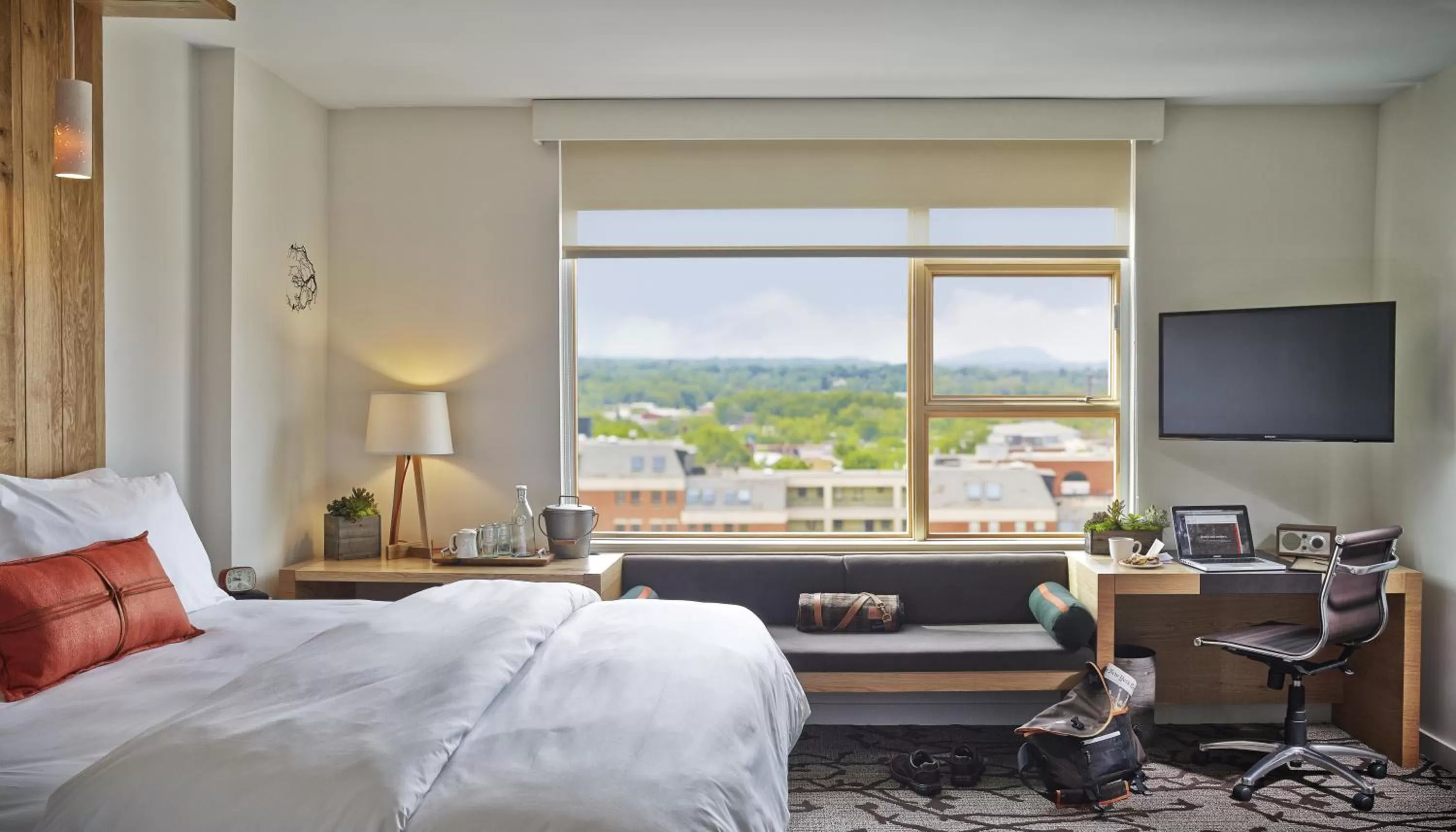 View (from property/room), Bed in Hotel Vermont Burlington