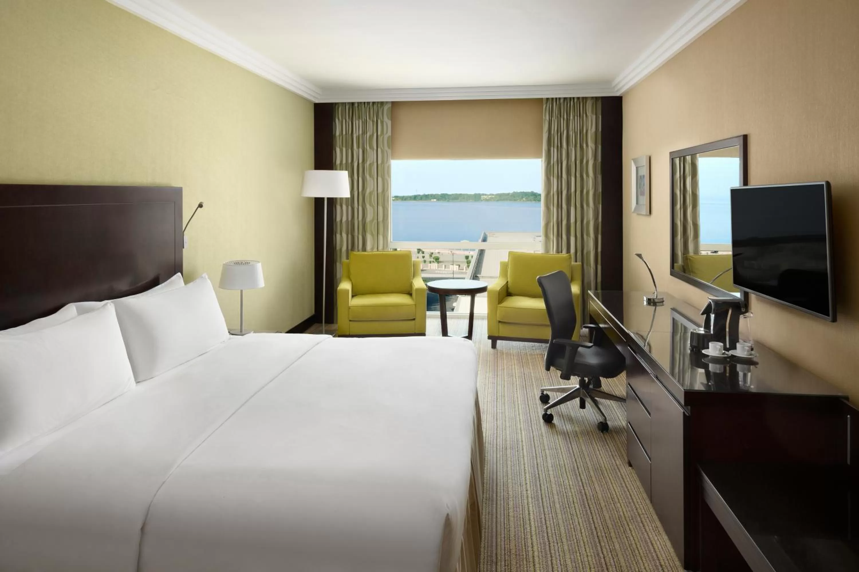 Photo of the whole room, Bed in Crowne Plaza Jeddah by IHG