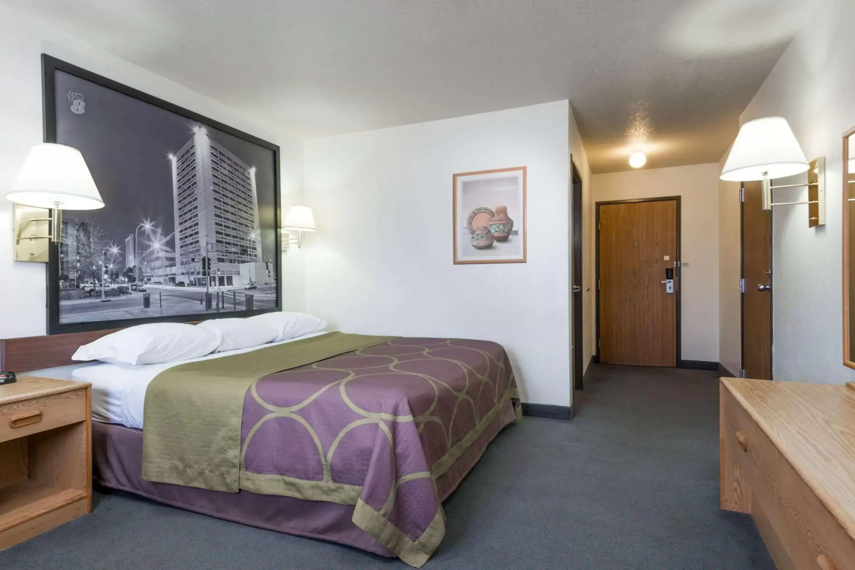 Photo of the whole room, Bed in Super 8 by Wyndham Bernalillo