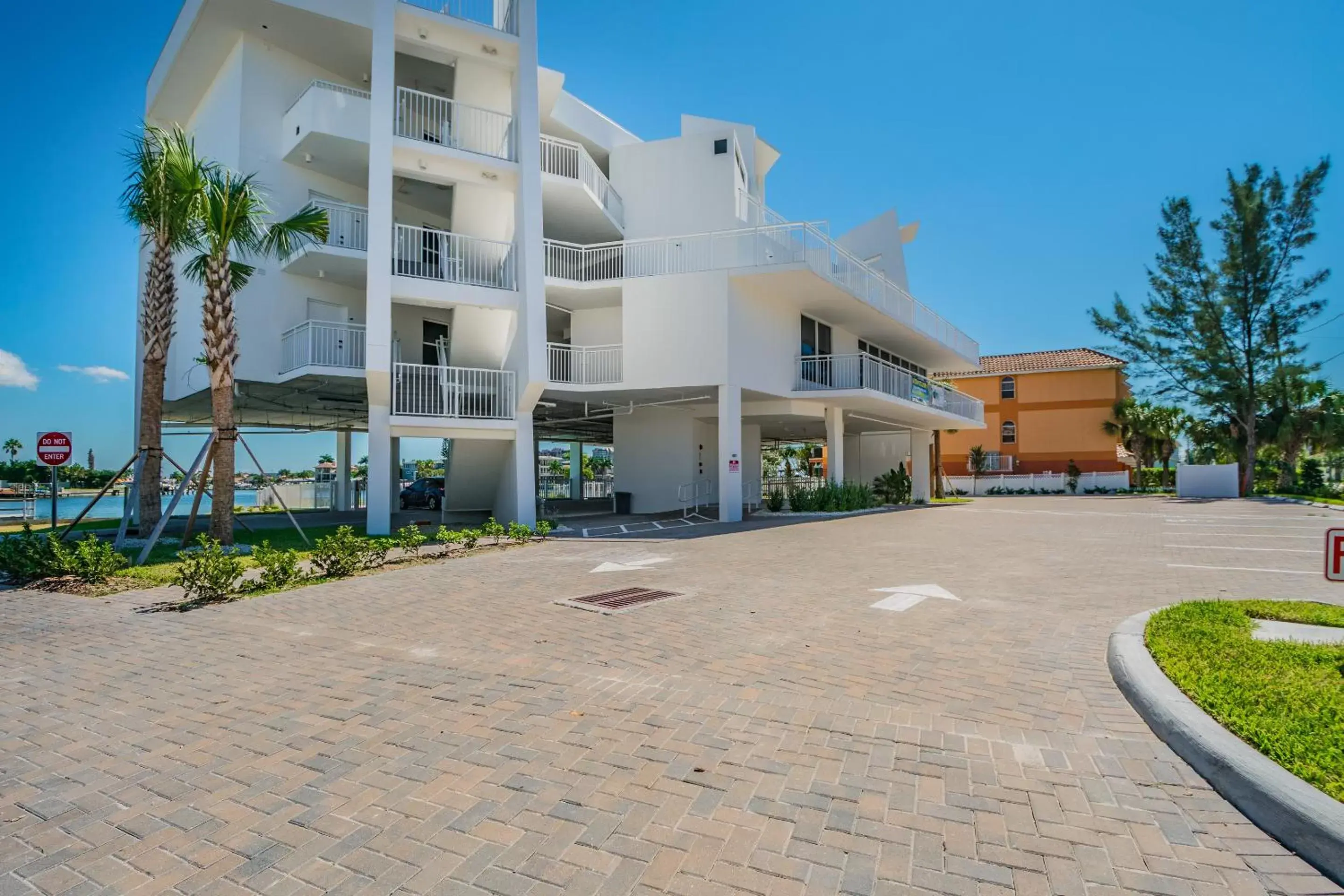 Facade/entrance in Provident Oceana Beachfront Suites Facade/entrance in Provident Oceana Beachfront Suites