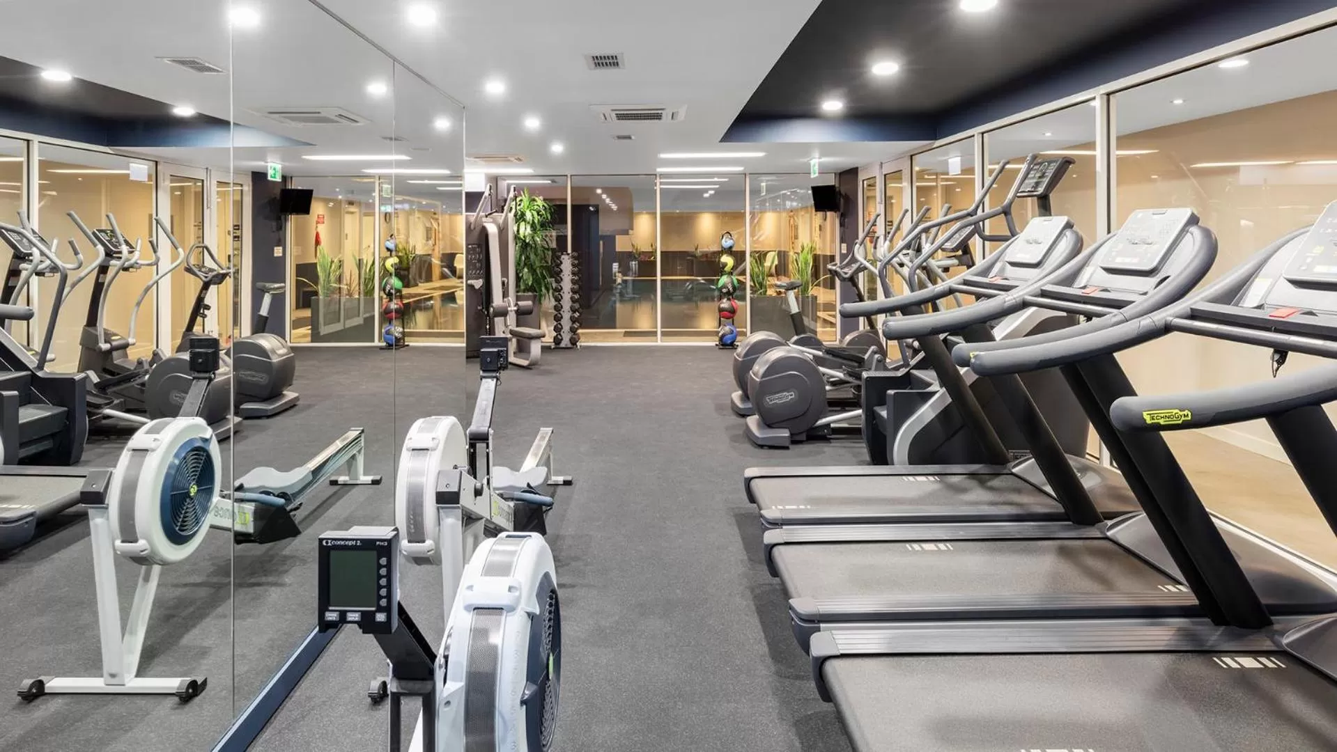 Fitness centre/facilities in Oaks Melbourne on Market Hotel