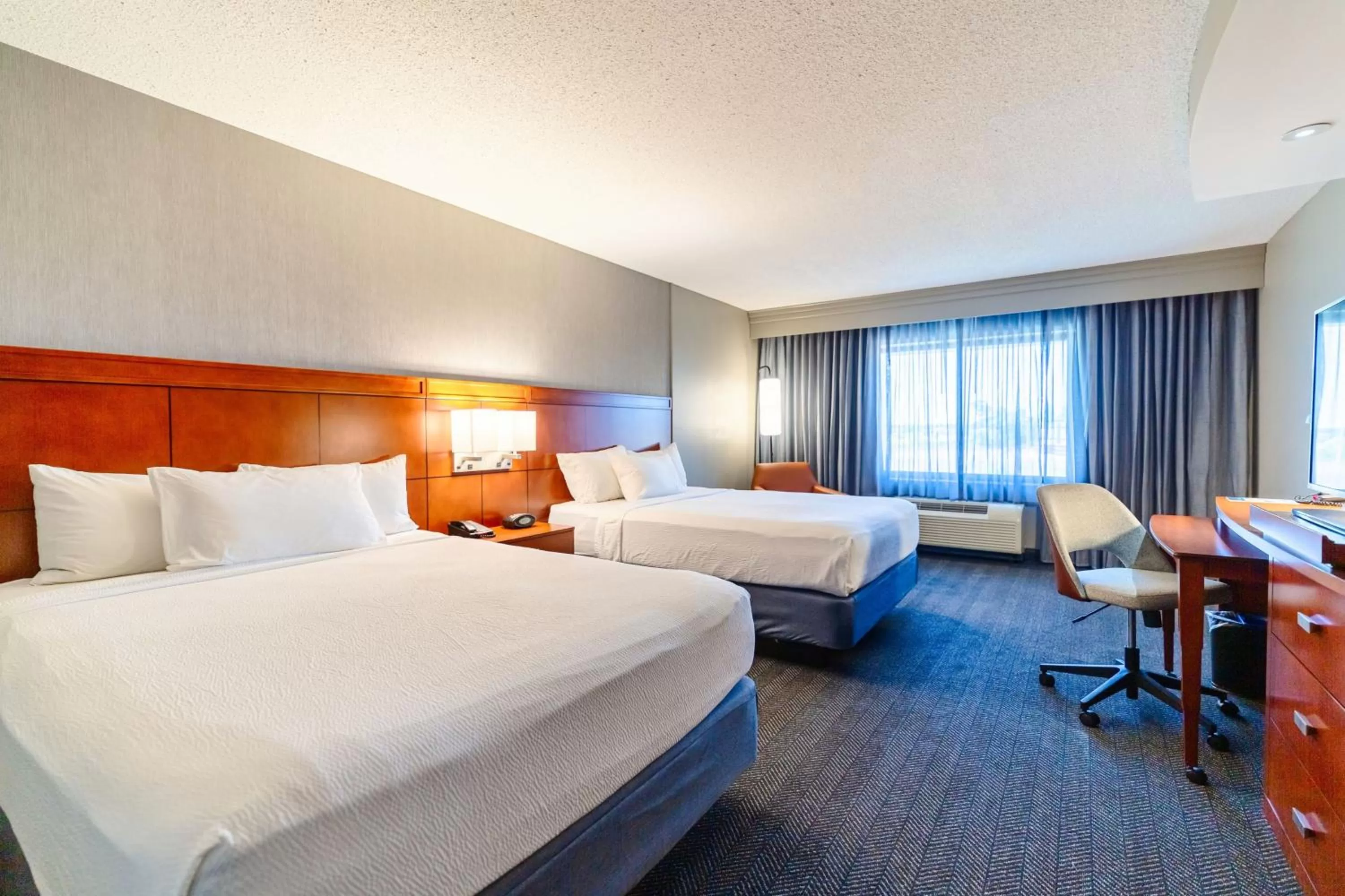 Queen Room with Two Queen Beds and Adapted Tub - Mobility and Hearing Accessible in Courtyard Biloxi North/D'Iberville