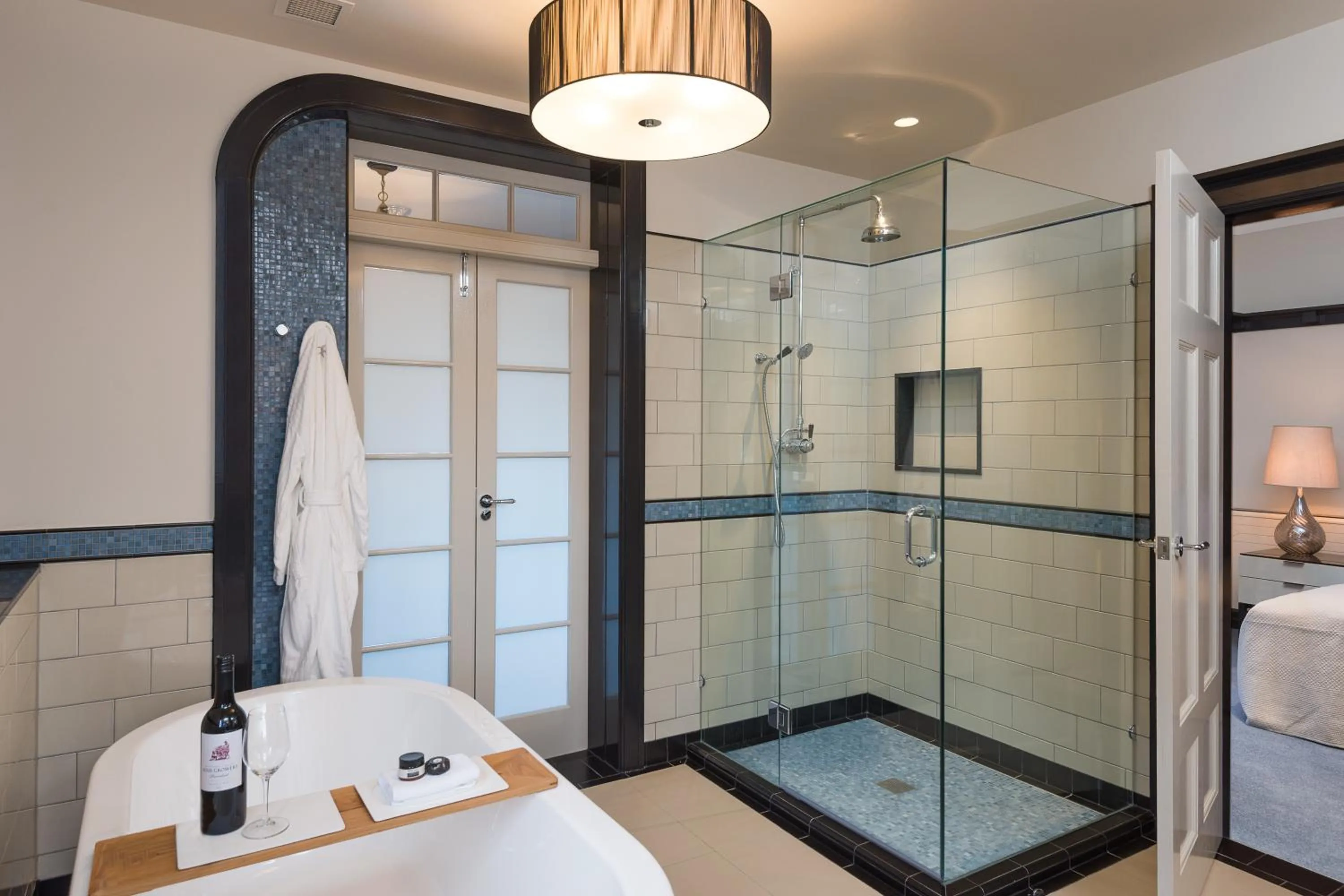 Bathroom, Bed in Spicers Balfour Hotel