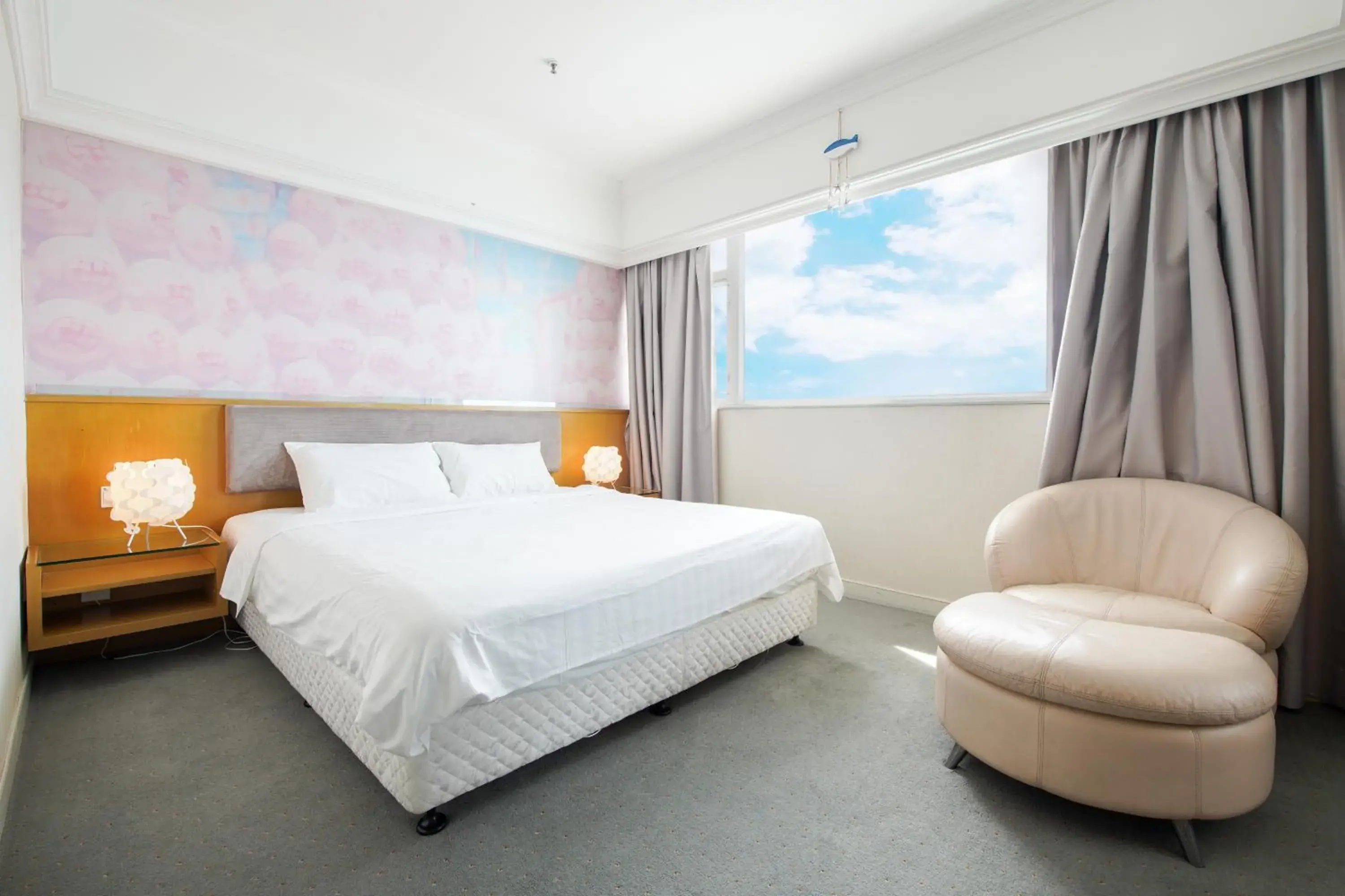 Bedroom, Bed in Warwick Hotel Cheung Chau