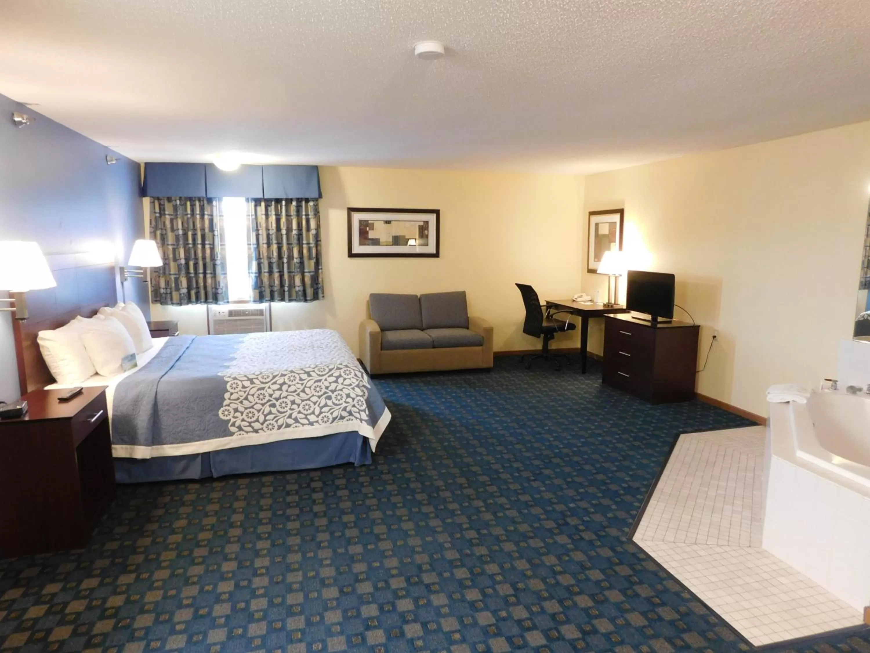 Photo of the whole room, Bed in Days Inn by Wyndham Sioux City