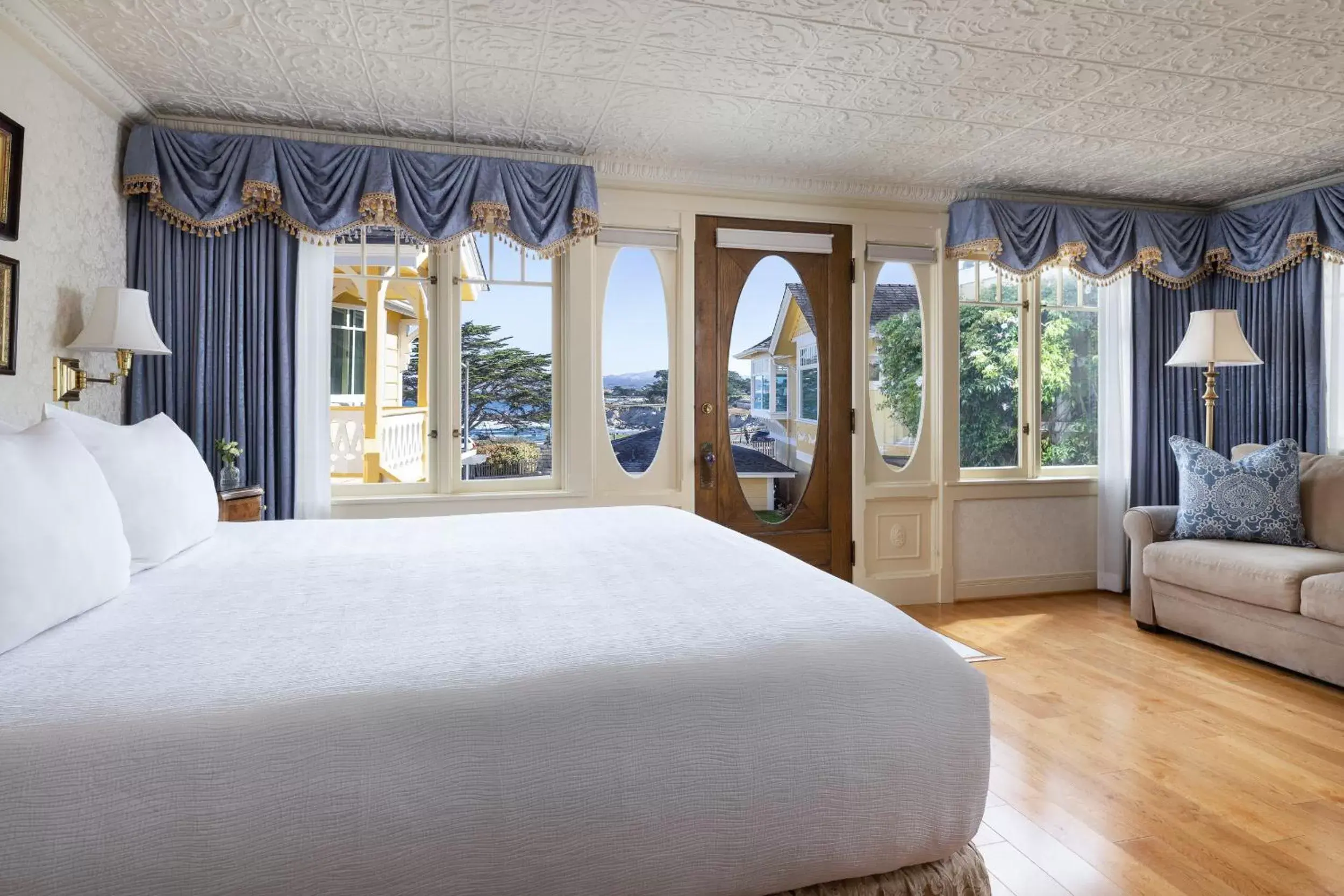 Seating area, Bed in Seven Gables Inn on Monterey Bay, A Kirkwood Collection Hotel