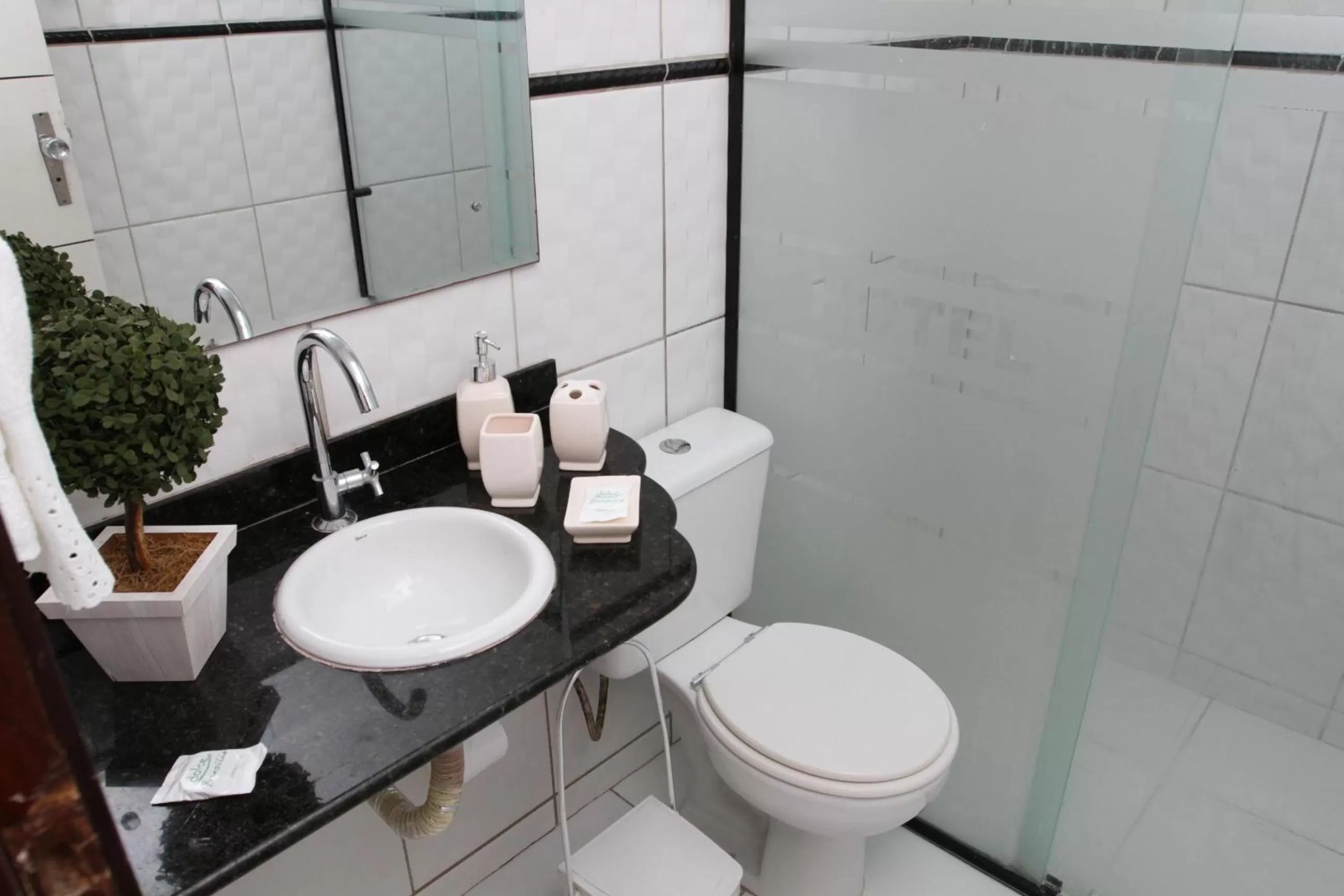 Bathroom in Tirol Praia Hotel