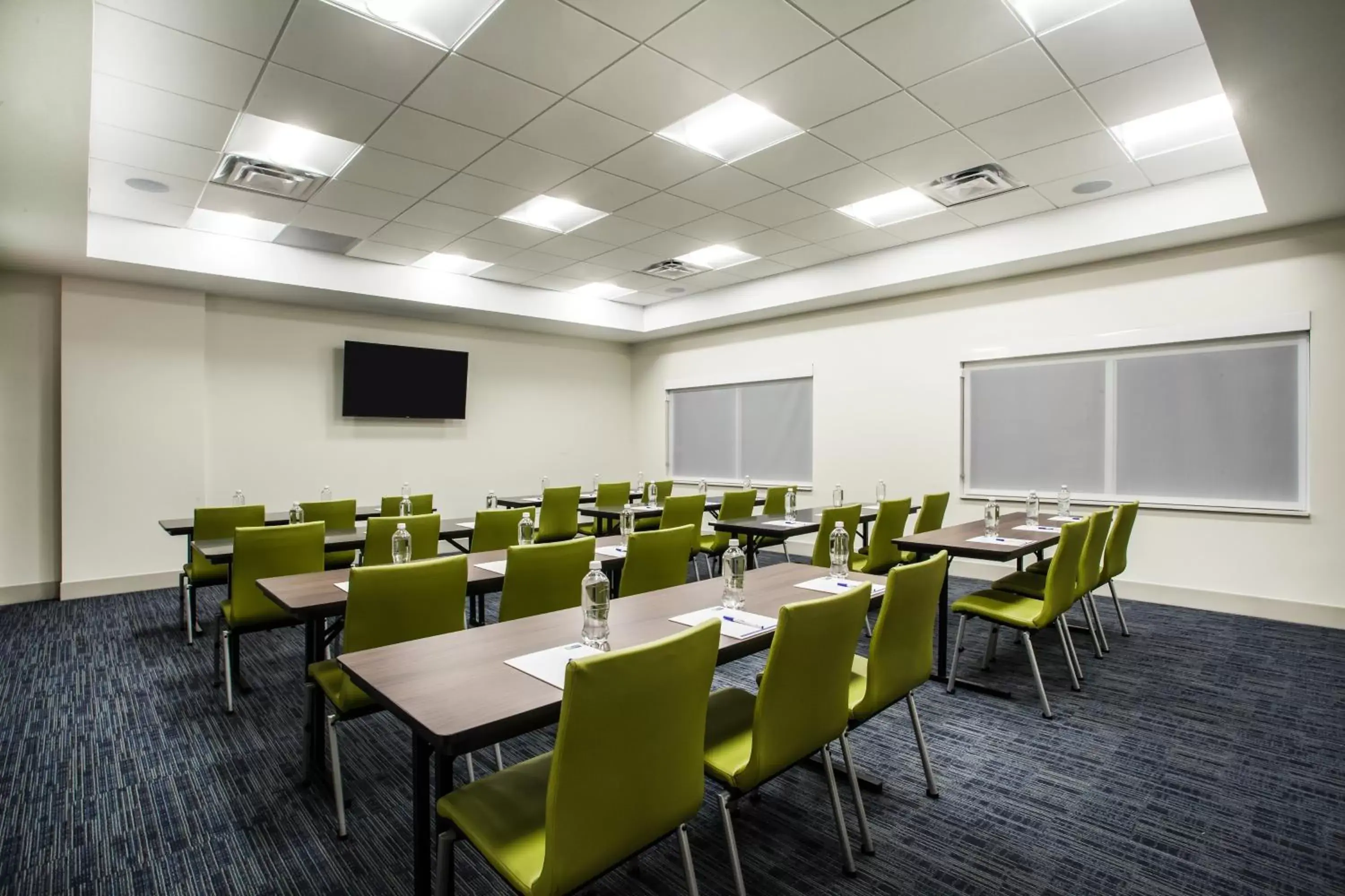 Meeting/conference room in Holiday Inn Express Queensbury-Lake George Area, an IHG Hotel